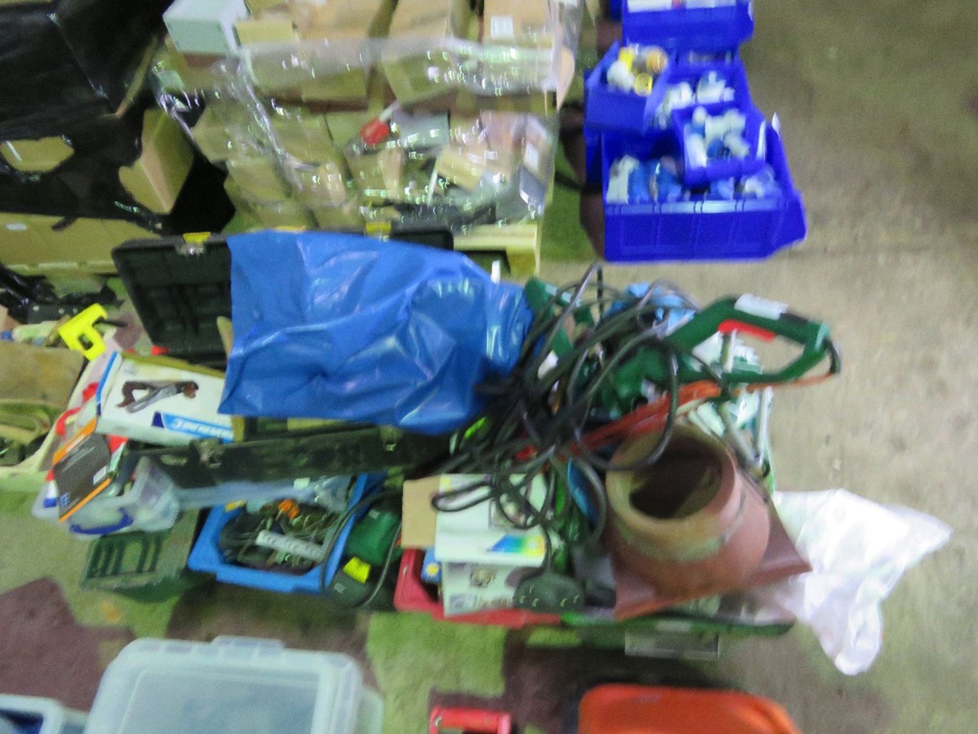 LARGE QUANTITY OF ASSORTED BUILDERS SUNDRIES AND TOOLS. THIS LOT IS SOLD UNDER THE AUCTIONEERS M