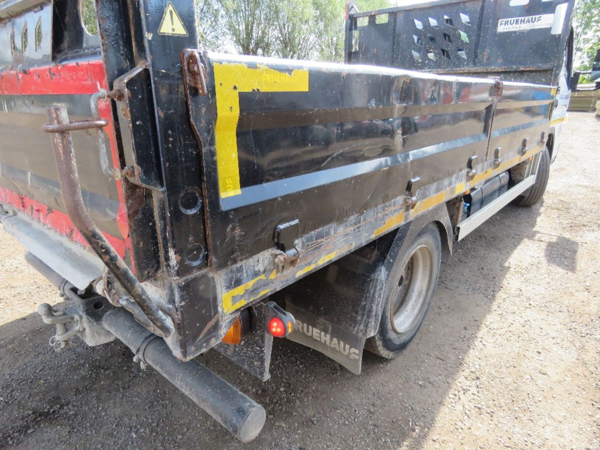 MITSUBISHI CANTER FUSO 7C15 7500KG TIPPER LORRY REG:GN16 HXA. DIRECT FROM LOCAL COMPANY WHO HAVE OWN - Image 5 of 19