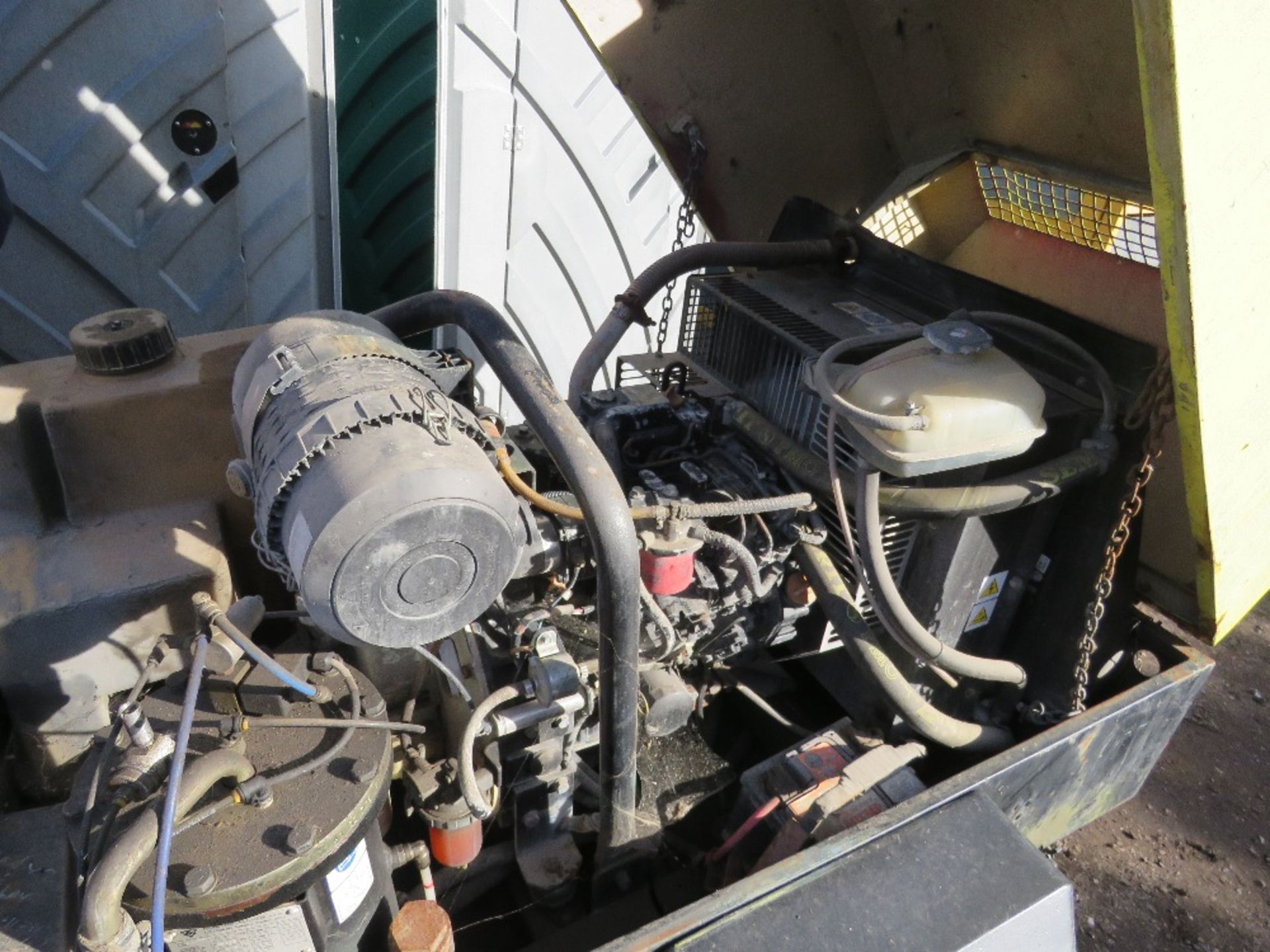 DOOSAN / INGERSOLL RAND TOWED COMPRESSOR TYPE 726, YEAR 2011 - Image 5 of 7