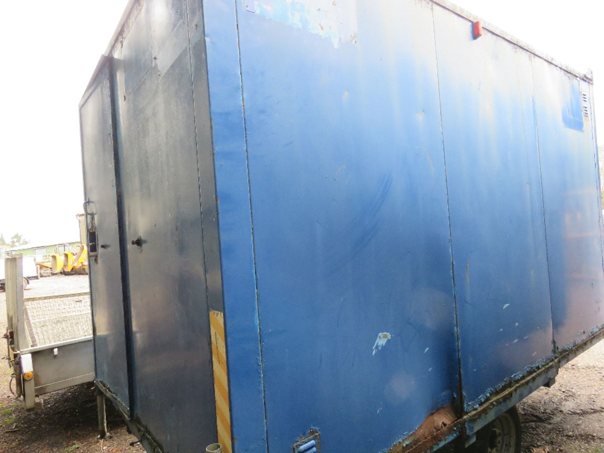 TOWED SINGLE AXLE WELFARE TRAILER WITH TOILET 12FT LENGTH APPROX. - Image 6 of 13