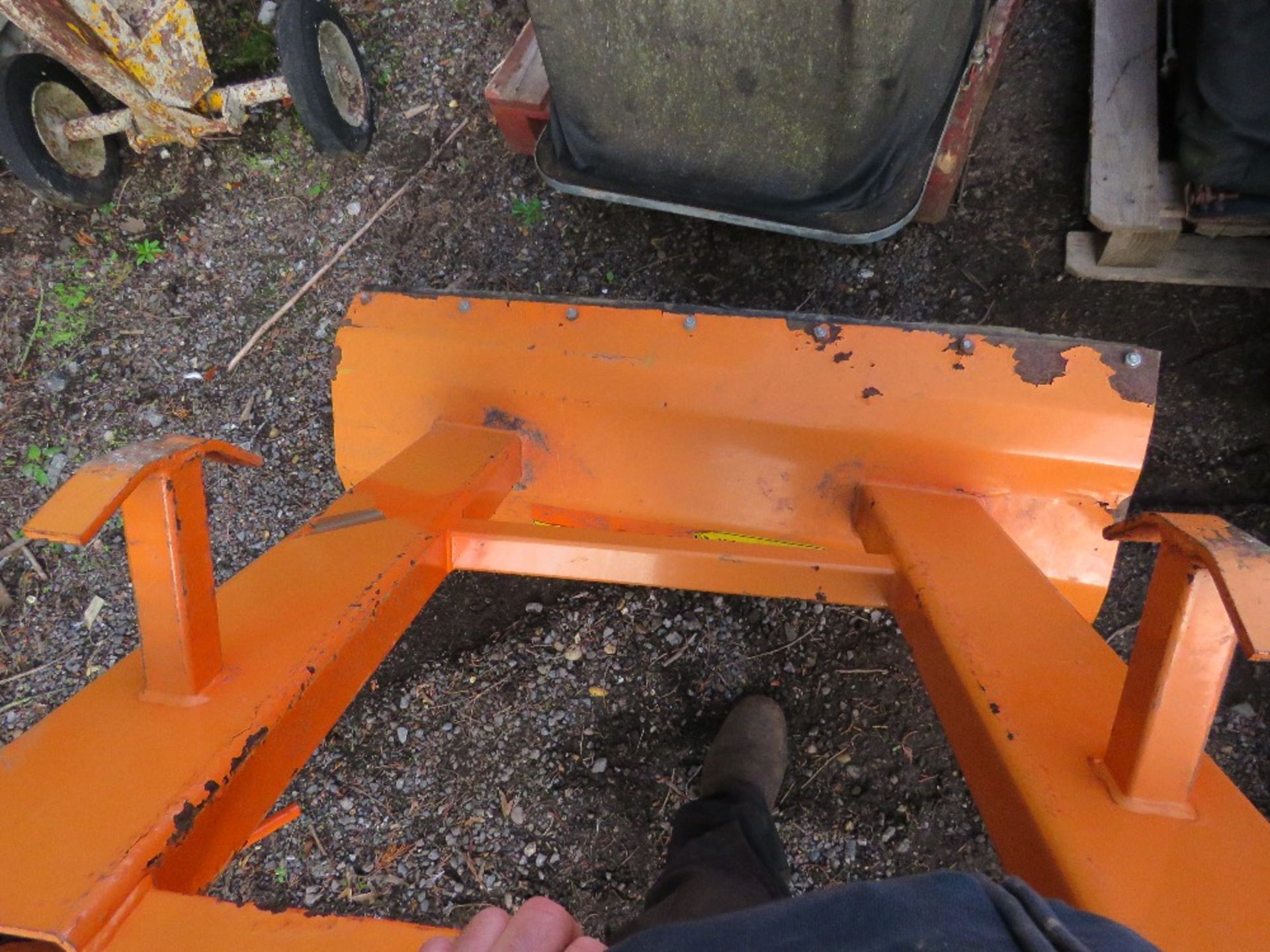 SNOW PLOUGH BLADE FOR FORKLIFT TRUCK. 4FT WIDE APPROX. - Image 3 of 3