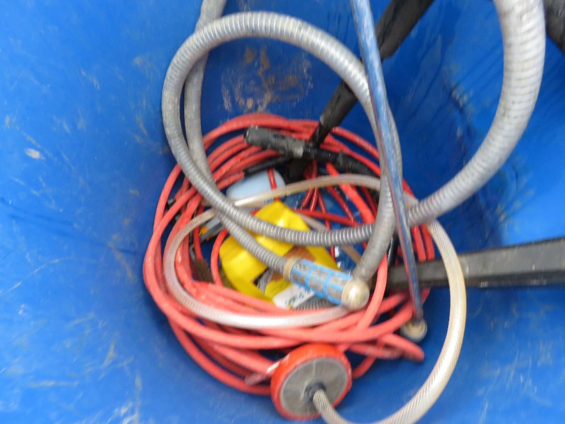 PETROL ENGINED POWER WASHER PLUS ATTACHMENTS. THIS LOT IS SOLD UNDER THE AUCTIONEERS MARGIN SCHEME - Image 3 of 4