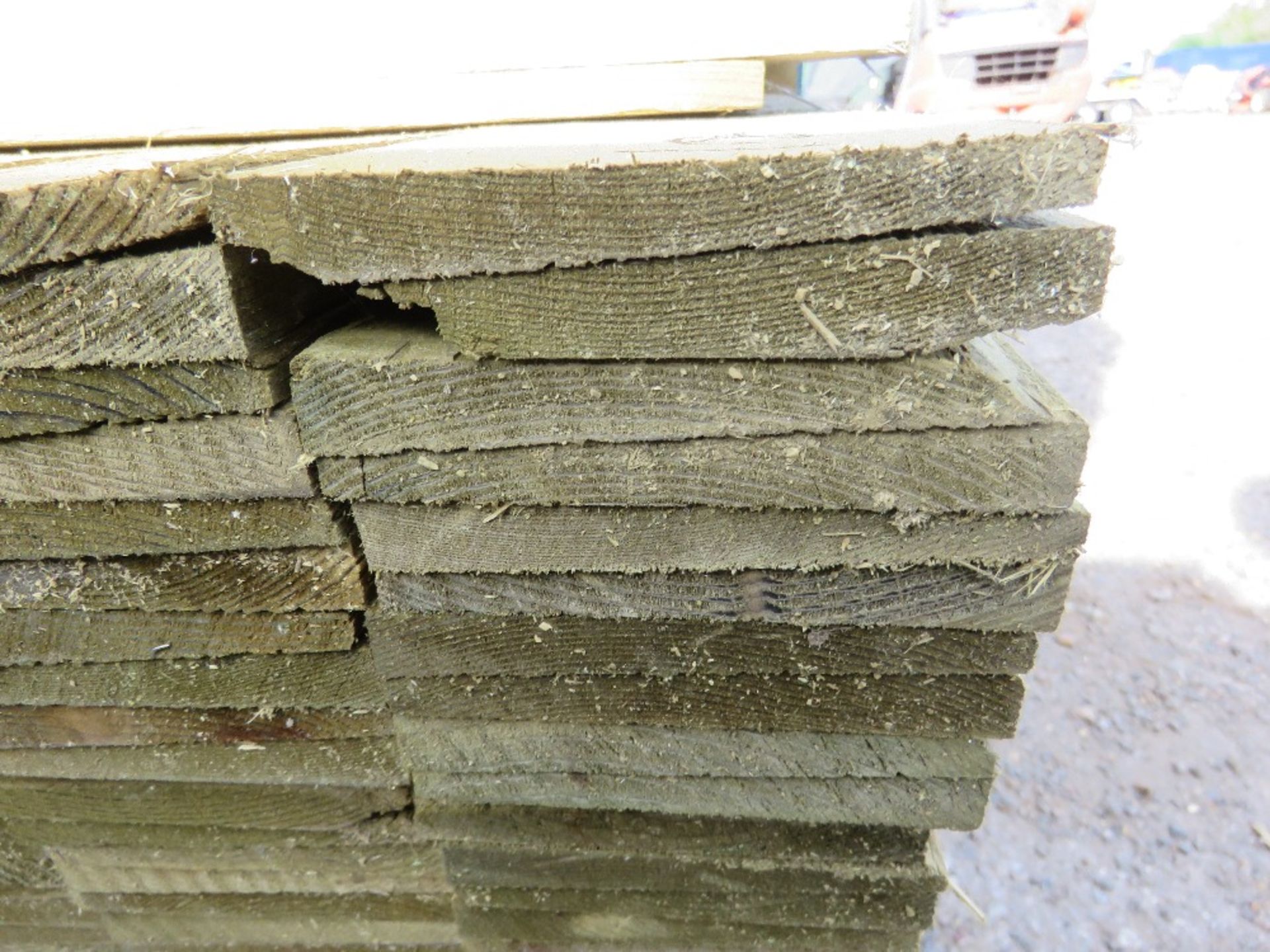 LARGE PACK OF PRESSURE TREATED FEATHER EDGE FENCE CLADDING TIMBER BOARDS. 1.8M LENGTH X 100MM WIDTH - Image 3 of 3