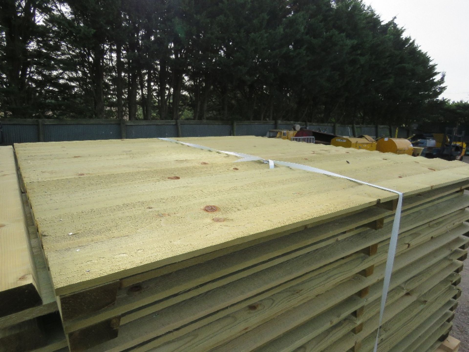 26NO FEATHER EDGE CLAD FENCING PANELS, PRESSURE TREATED, 1.8M X 1.83M APPROX. - Image 4 of 4