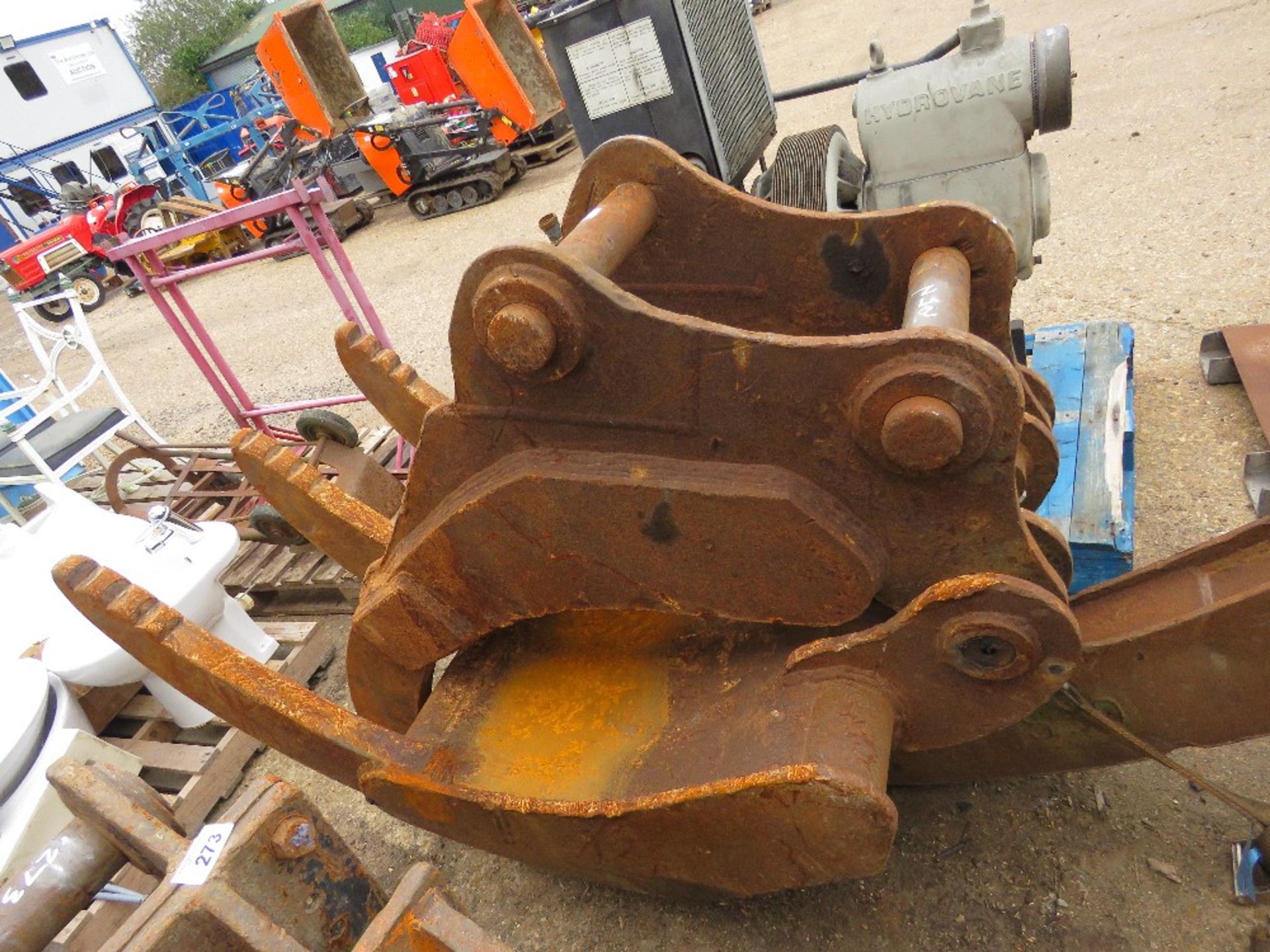 HEAVY DUTY 5 TINE MECHANICAL 5 TINE EXCAVATOR GRAPPLE ON 80MM PINS. - Image 4 of 4