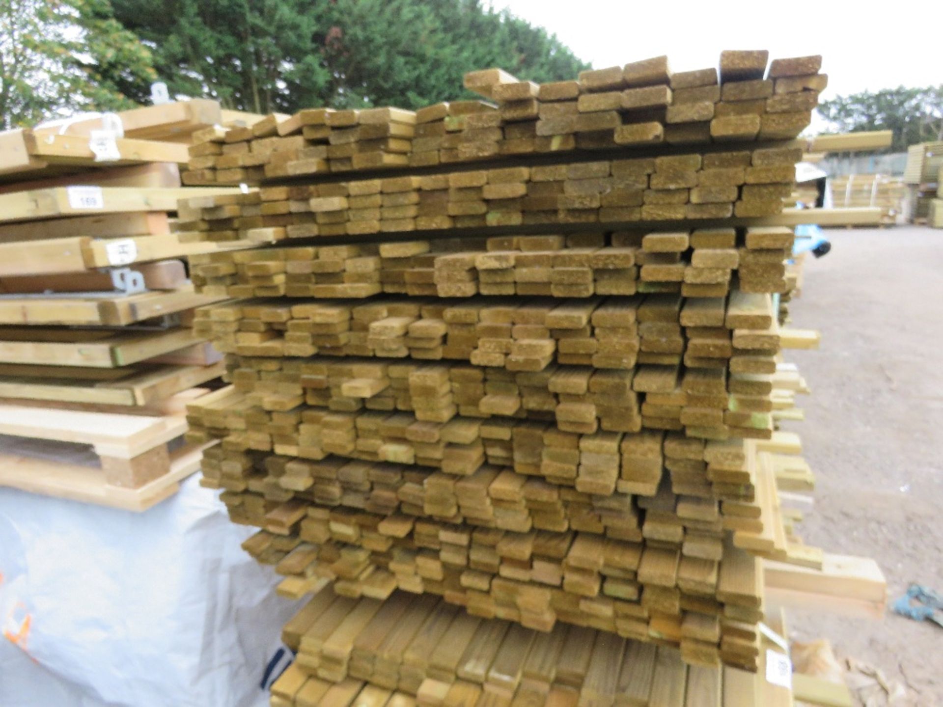 LARGE PACK OF TREATED VENETIAN PALE FENCE CLADDING SLATS: 1.83M LENGTH X 45MM X 18MM APPROX. - Image 2 of 3