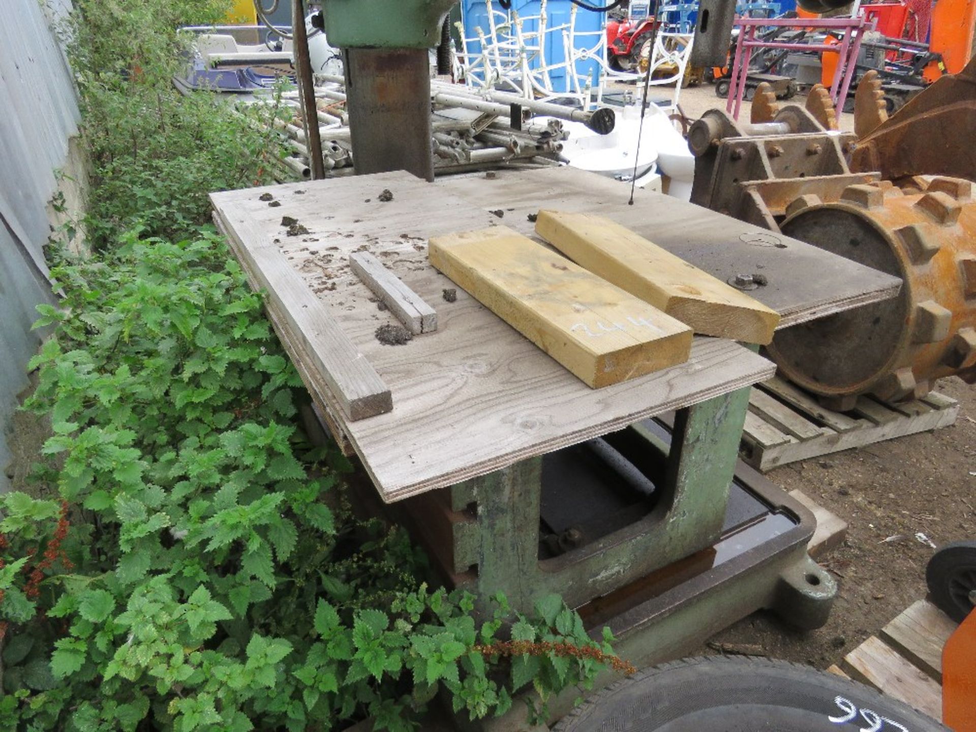 KITCHEN AND WADE RADIAL ARM DRILL, WORKING WHEN RECENTLY REMOVED FROM WORKSHOP. (WEIGHT 3-3.5TONNES - Image 3 of 5