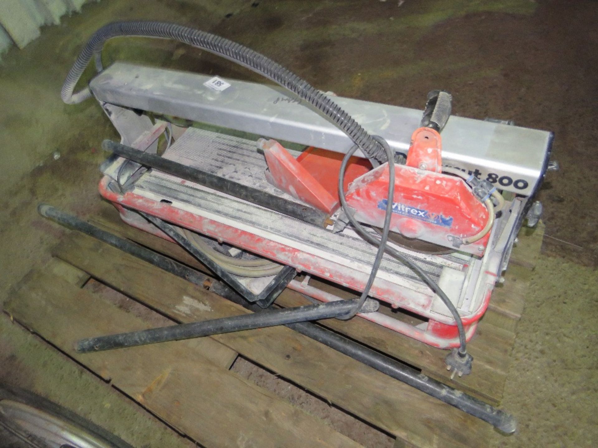 TILE CUTTING SAWBENCH WITH LEGS, 240VOLT POWERED. THIS LOT IS SOLD UNDER THE AUCTIONEERS MARGIN S - Image 2 of 2