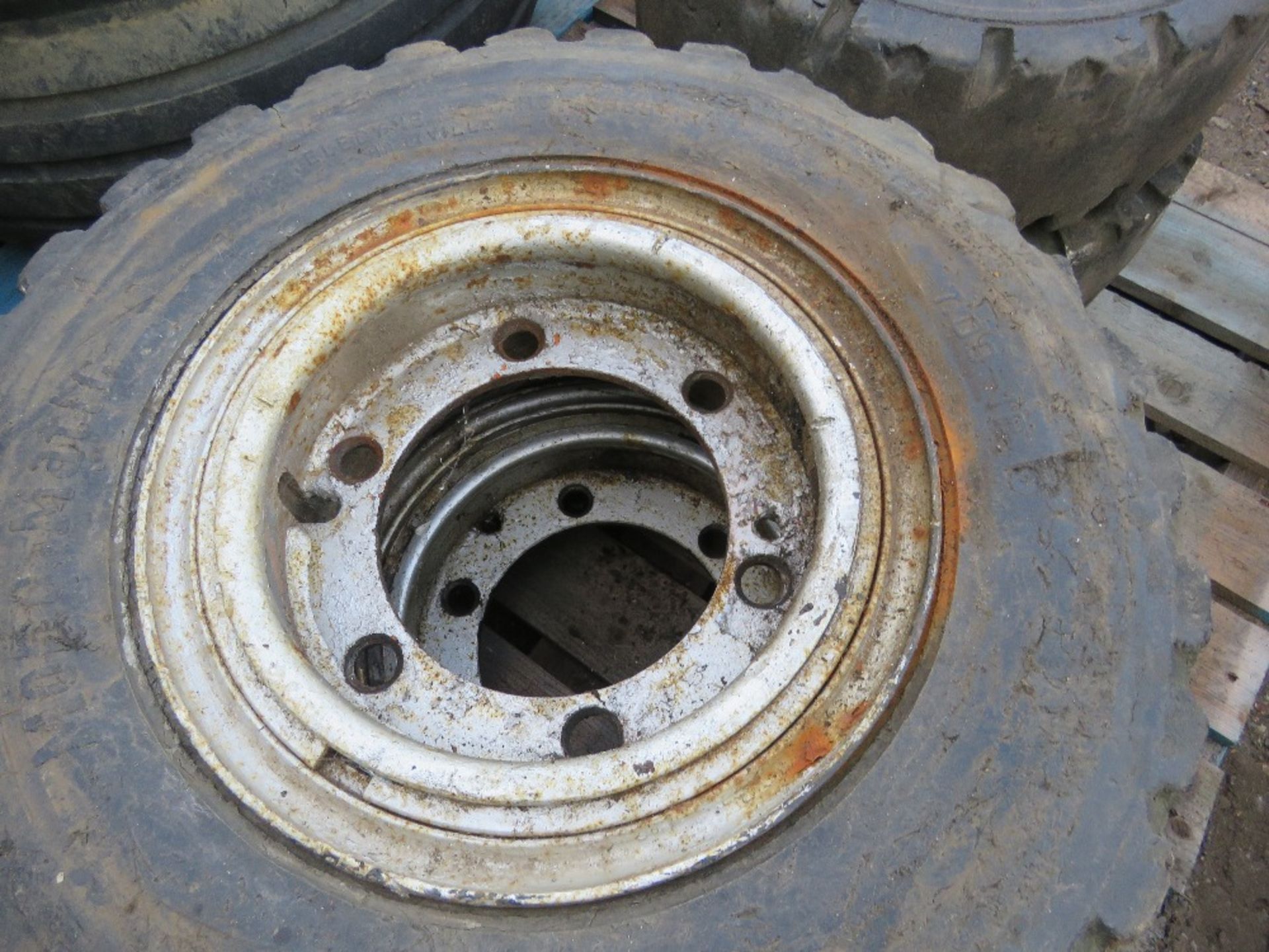 4 X SOLID FORKLIFT WHEELS AND TYRES 7.00X12 AND 6.50 X 10. THIS LOT IS SOLD UNDER THE AUCTIONEER - Image 5 of 5