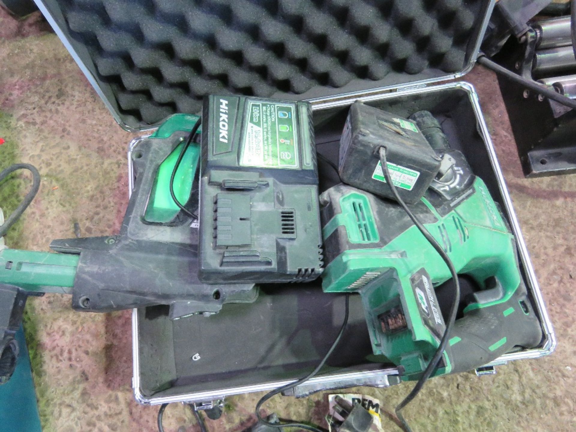 HIKOKI BATTERY DRILL AND ASSOCIATED SUNDRIES. SOURCED FROM LOCAL BUILDING COMPANY LIQUIDATION. - Image 3 of 5