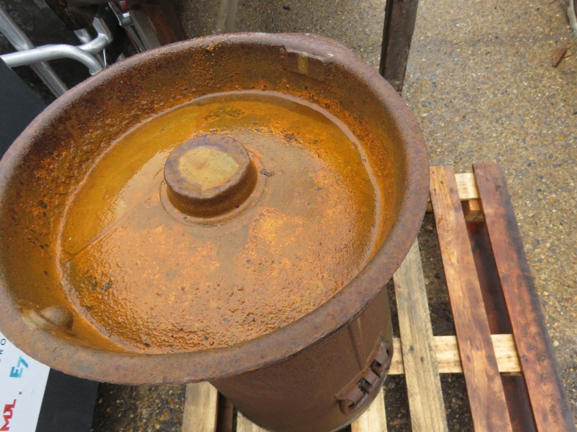 LARGE SIZED METAL CHURN / PLANTER WITH LID. - Image 5 of 5