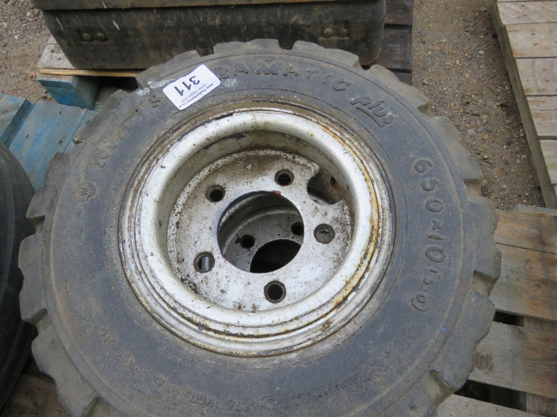4 X SOLID FORKLIFT WHEELS AND TYRES 7.00X12 AND 6.50 X 10. THIS LOT IS SOLD UNDER THE AUCTIONEER - Image 3 of 5