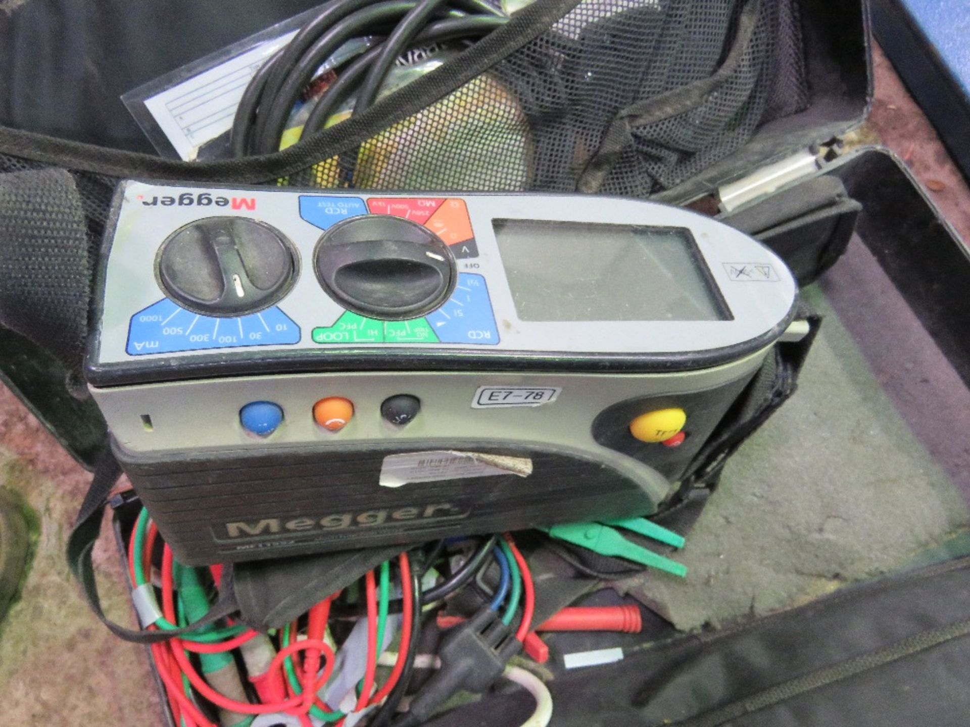 ROBIN MEGGER ELECTRICAL TESTER UNIT SOURCED FROM LARGE CONSTRUCTION COMPANY LIQUIDATION. - Image 4 of 7