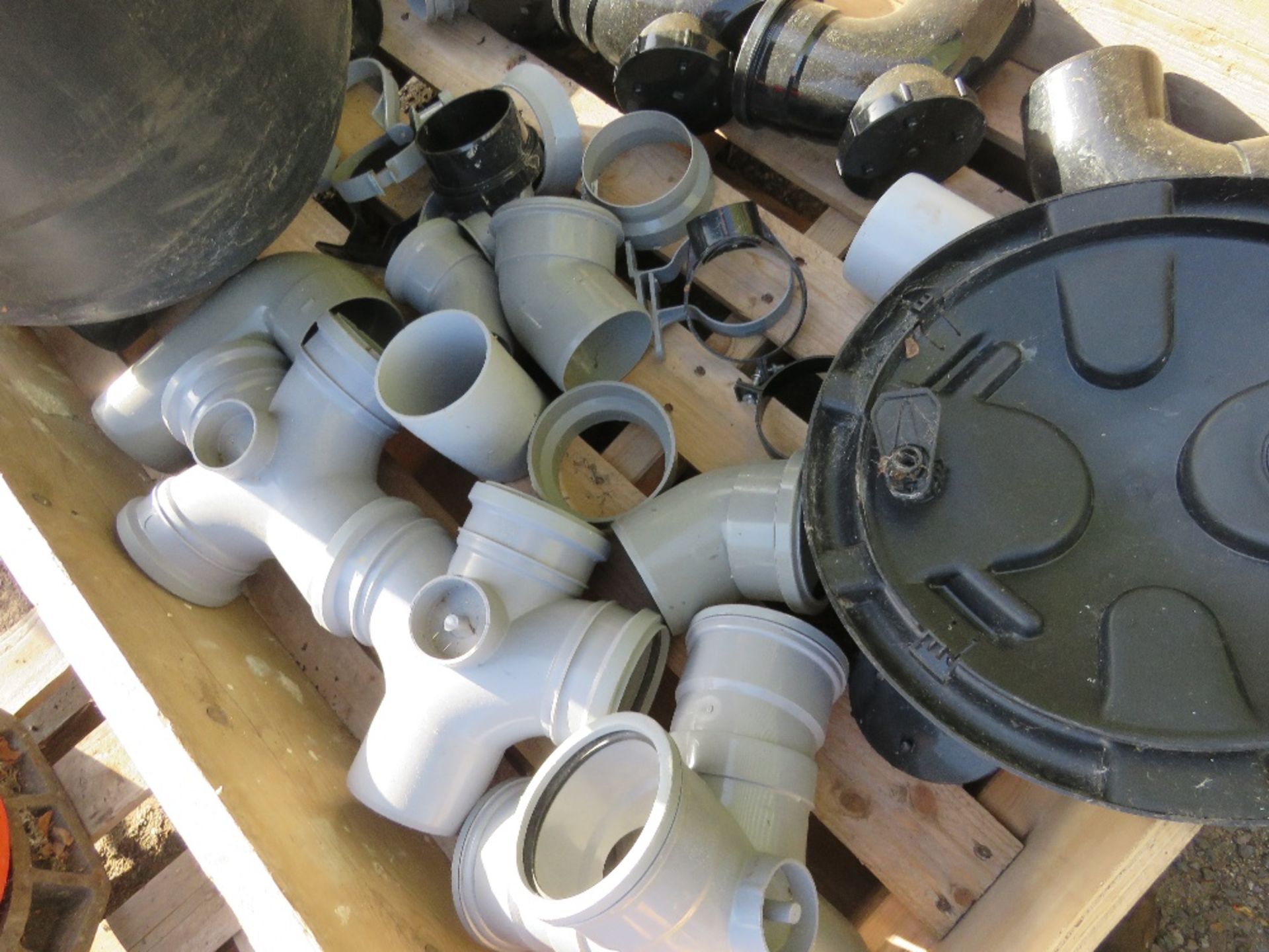 2 X PALLETS OF DRAINAGE FITTINGS AND MANHOLES. THIS LOT IS SOLD UNDER THE AUCTIONEERS MARGIN SCHE - Image 3 of 7