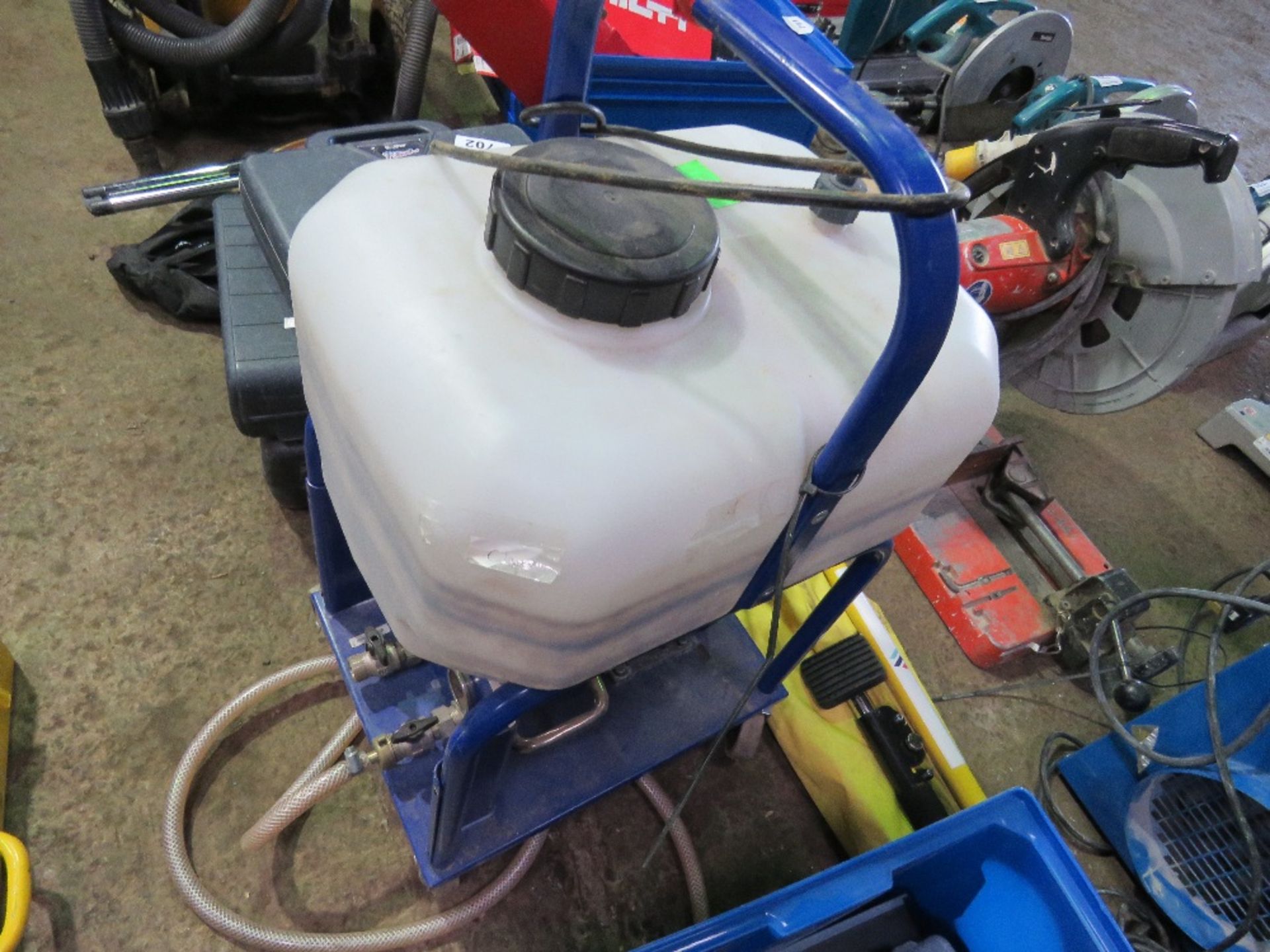 PUMP UNIT WITH TANK, 240V POWERED. SOURCED FROM LARGE CONSTRUCTION COMPANY LIQUIDATION. - Image 2 of 4