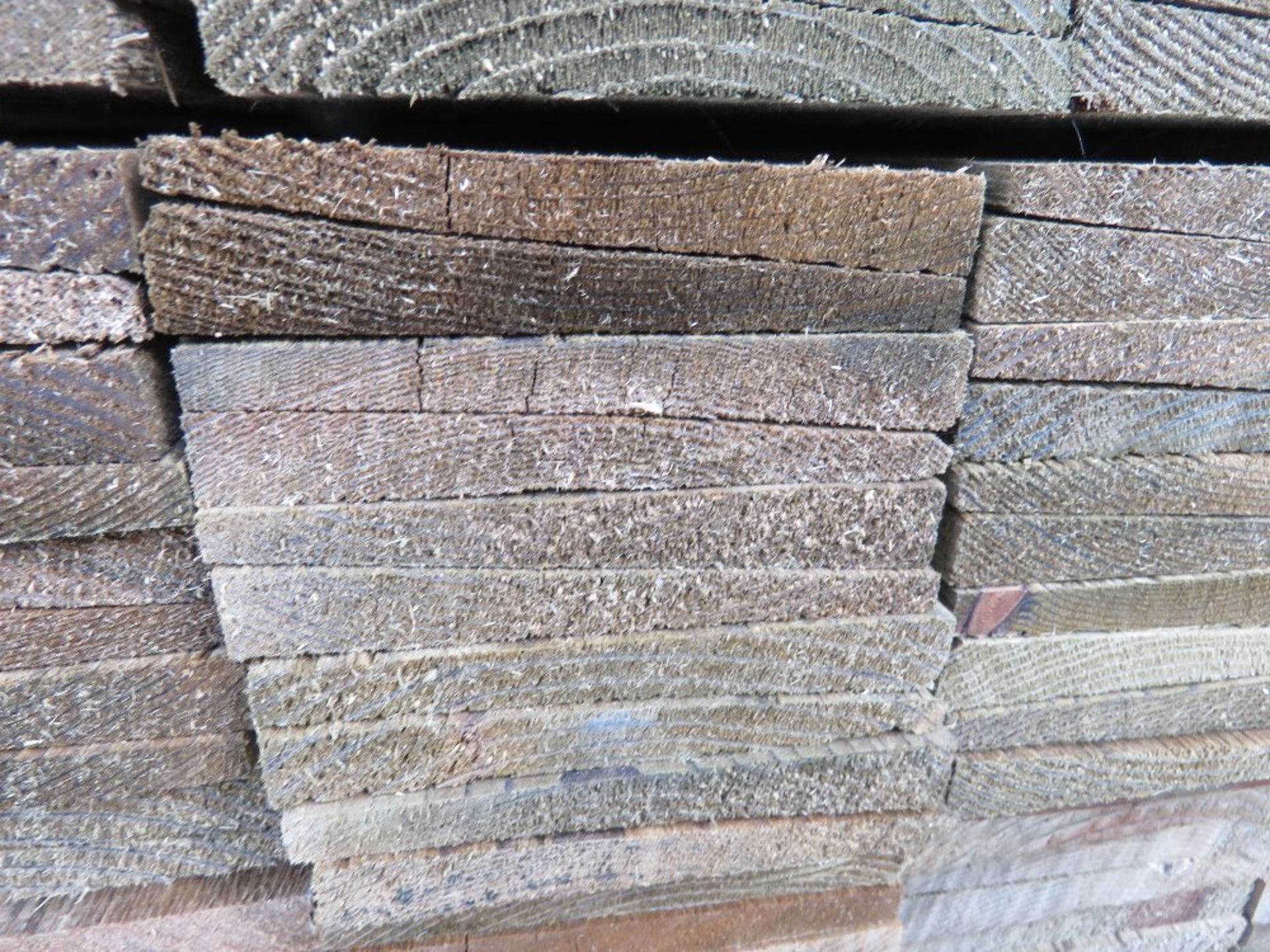 LARGE PACK OF PRESSURE TREATED FEATHER EDGE FENCE CLADDING TIMBER BOARDS. 1.80M LENGTH X 100MM WIDTH - Image 3 of 3