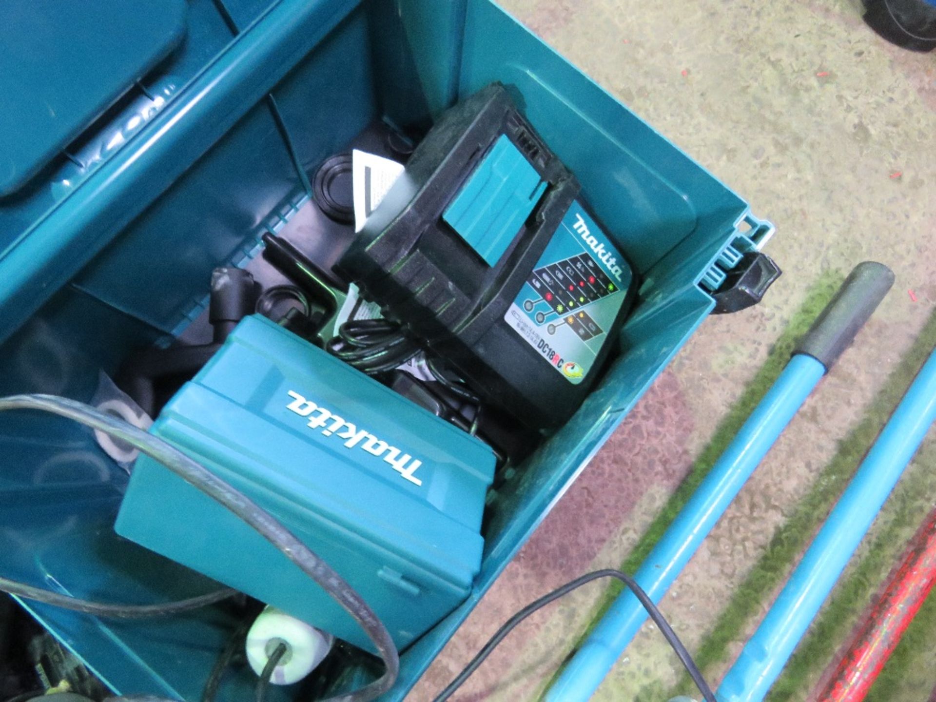 MAKITA AND OTHER BATTERY TOOL CHARGERS. SOURCED FROM LOCAL BUILDING COMPANY LIQUIDATION. - Image 3 of 5