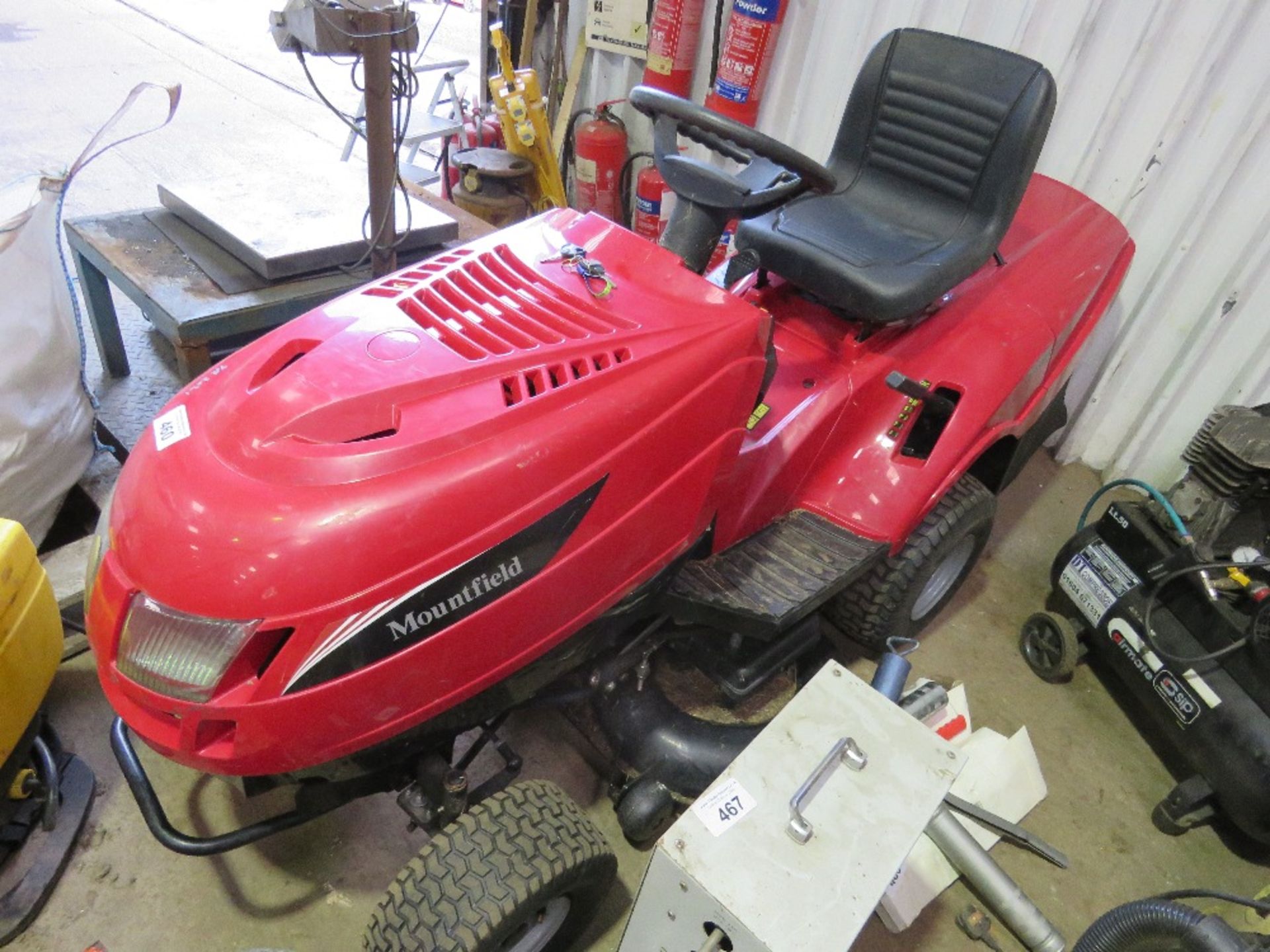 MOUNTFIELD T40H HYDRO DRIVE RIDE ON MOWER WITH REAR COLLECTOR. YEAR 2021. WHEN TESTED WAS SEEN TO DR - Image 2 of 6