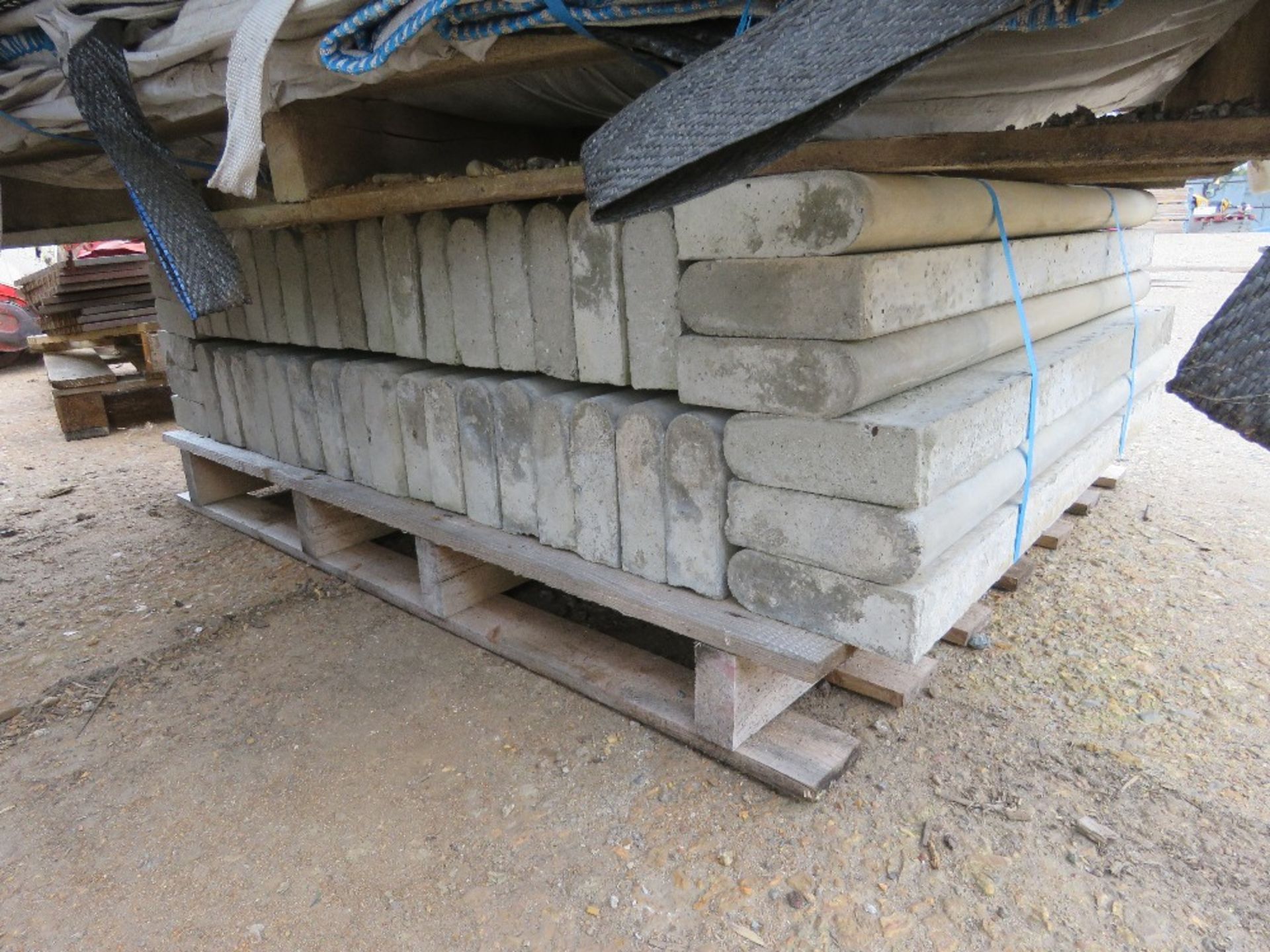 PALLET CONTAINING 45NO BULL NOSE CONCRETE EDGING KERBS. 2" X 6" X 36" APPROX. - Image 3 of 4