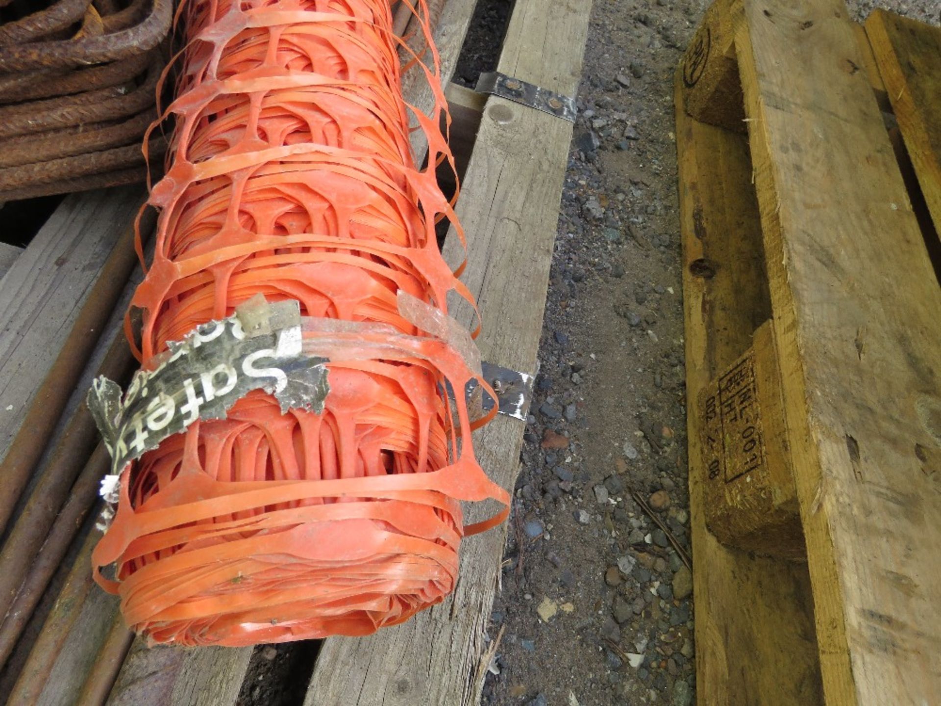 QUANTITY OF ROAD PINS, REBAR HOOPS, RUBBER SEAL ETC. THIS LOT IS SOLD UNDER THE AUCTIONEERS MARGI - Image 3 of 5