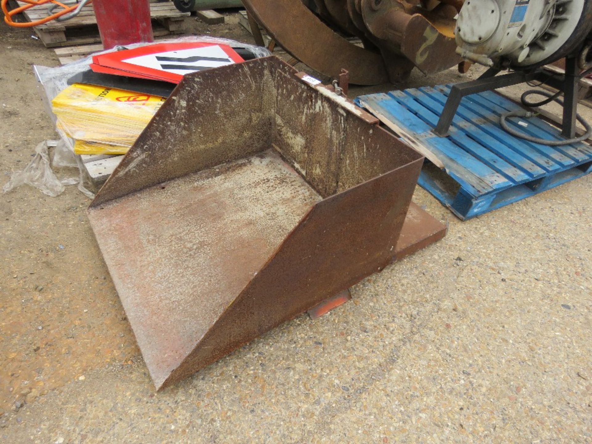 FORKLIFT MOUNTED TIPPING SCOOP BUCKET. THIS LOT IS SOLD UNDER THE AUCTIONEERS MARGIN SCHEME, THER