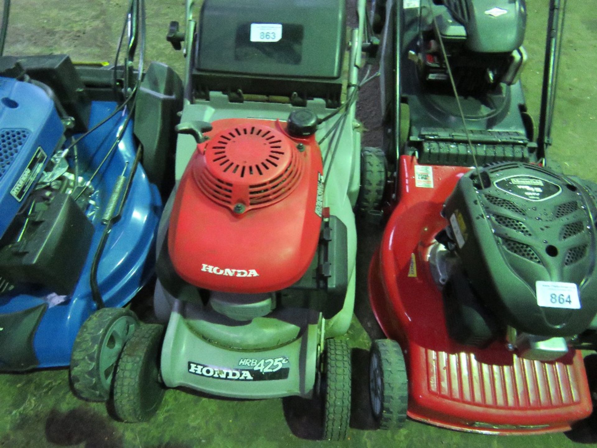 HONDA HRB425 MOWER WITH BAG. THIS LOT IS SOLD UNDER THE AUCTIONEERS MARGIN SCHEME, THEREFORE NO