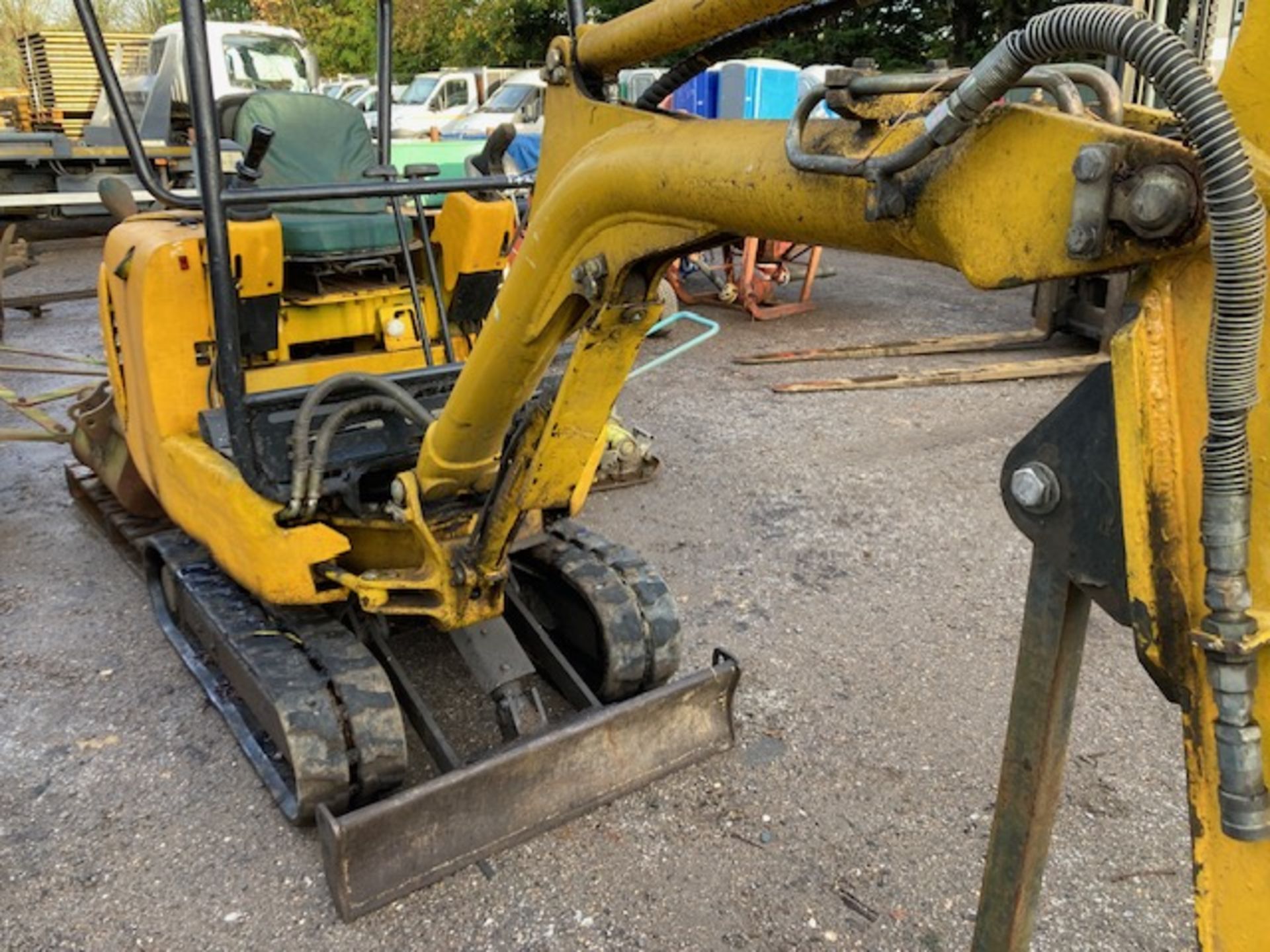 KOMATSU PC12R-8 RUBBER TRACKED MINI DIGGER YEAR 2004 - Image 8 of 9