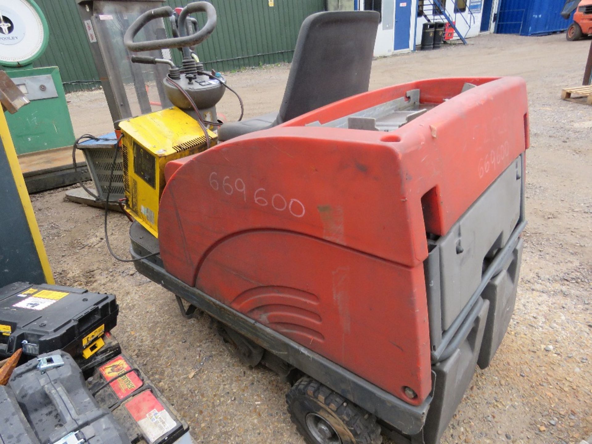 HAKO BATTERY POWERED SWEEPER WITH CHARGER. SOURCED FROM SITE CLOSURE. - Image 4 of 7