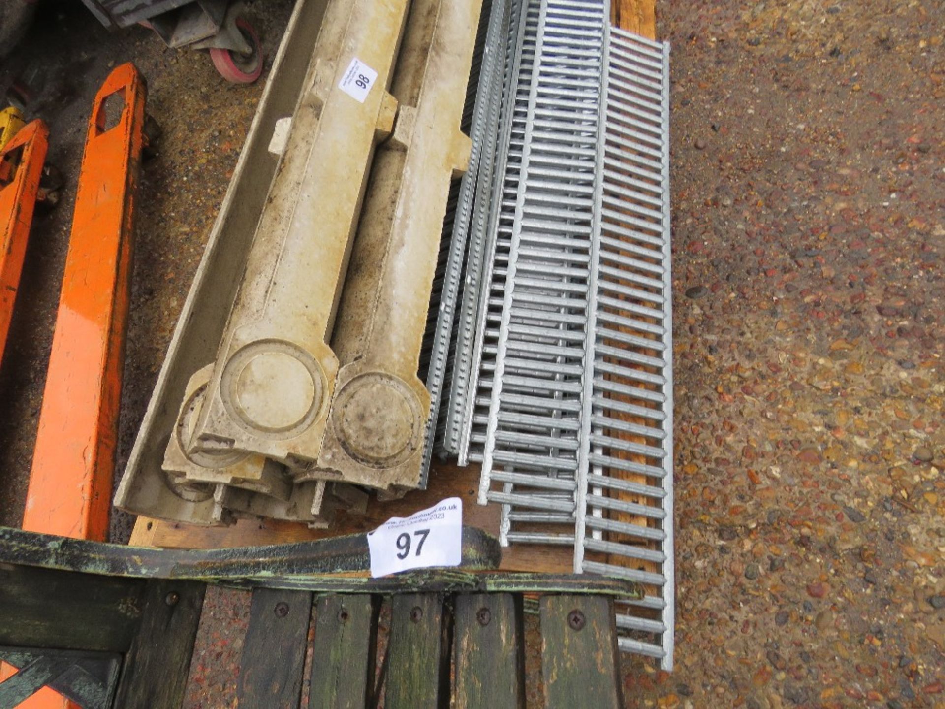 QUANTITY OF DRAINAGE GULLEYS. THIS LOT IS SOLD UNDER THE AUCTIONEERS MARGIN SCHEME, THEREFORE NO - Image 2 of 3