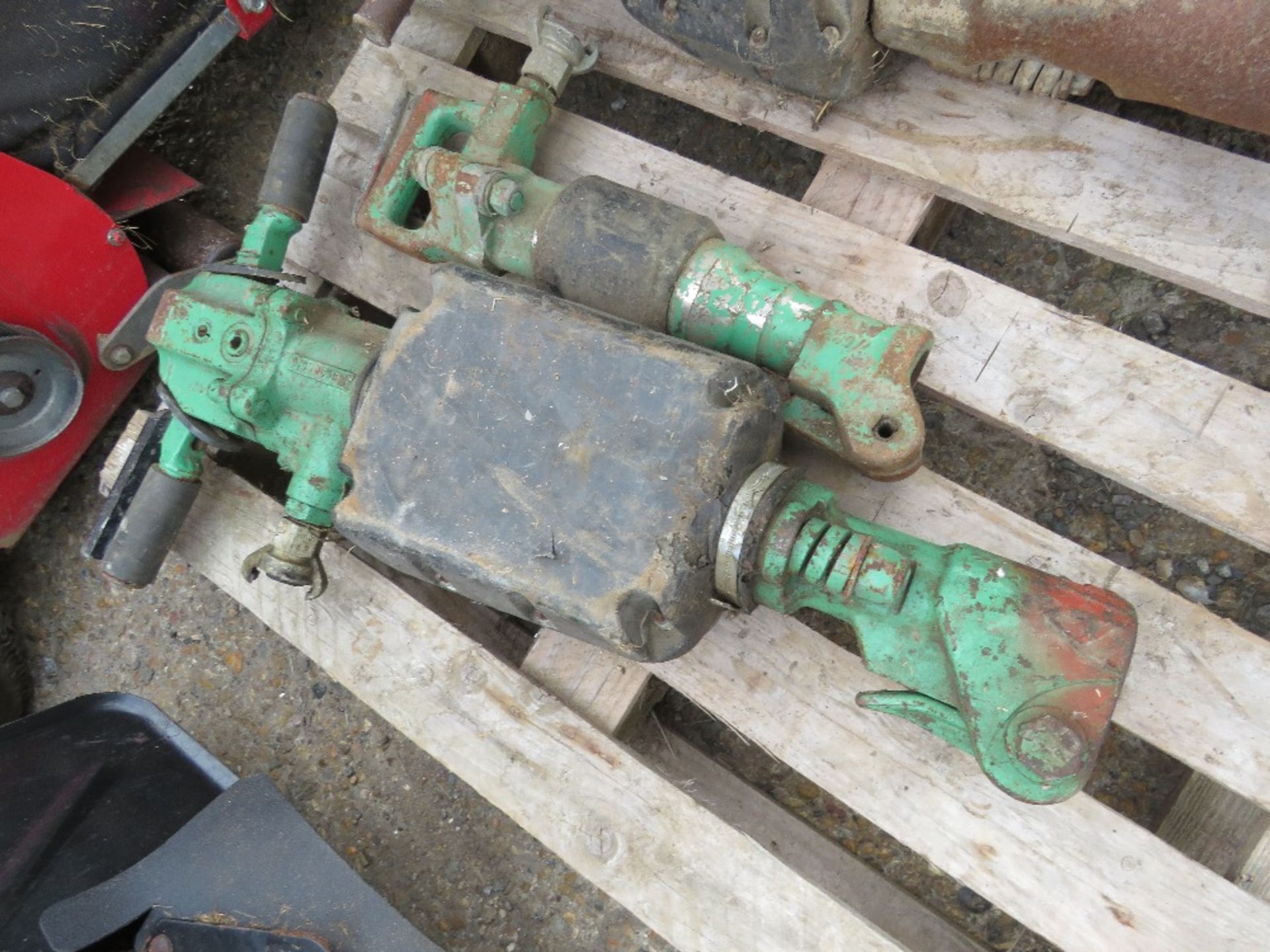 4 X ASSORTED AIR BREAKERS PLUS POINTS AND HOSES. THIS LOT IS SOLD UNDER THE AUCTIONEERS MARGIN SC - Image 4 of 5