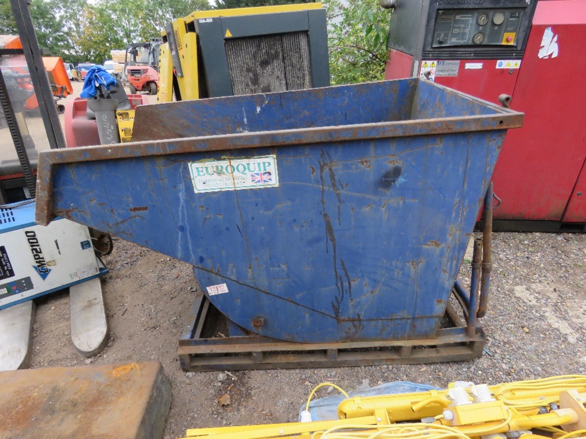 FORKLIFT MOUNTED TIP SKIP, LARGE SIZED. SOURCED FROM SITE CLOSURE. - Image 2 of 6