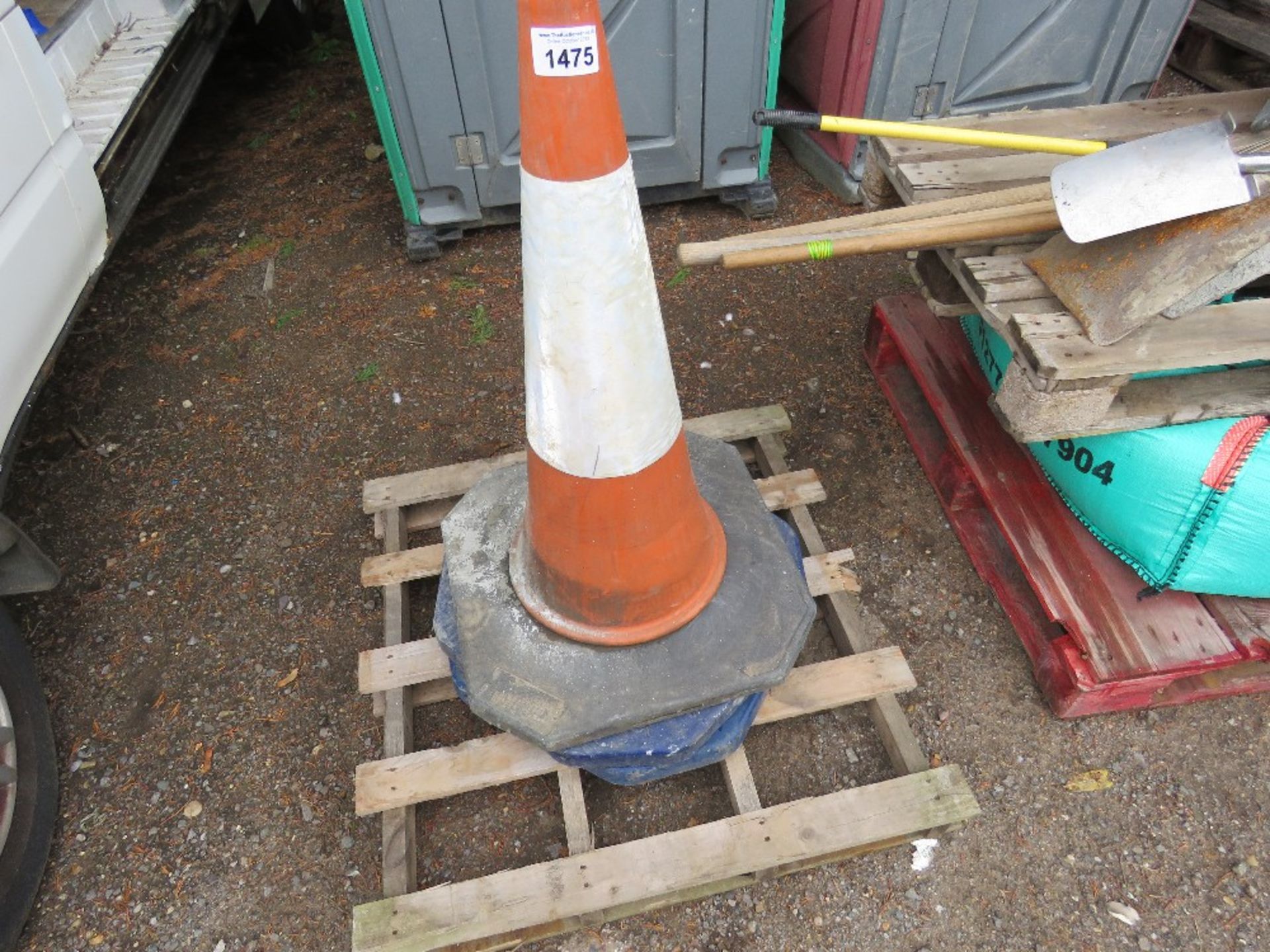 3X HEAVY DUTY ROAD CONES. THIS LOT IS SOLD UNDER THE AUCTIONEERS MARGIN SCHEME, THEREFORE NO VAT