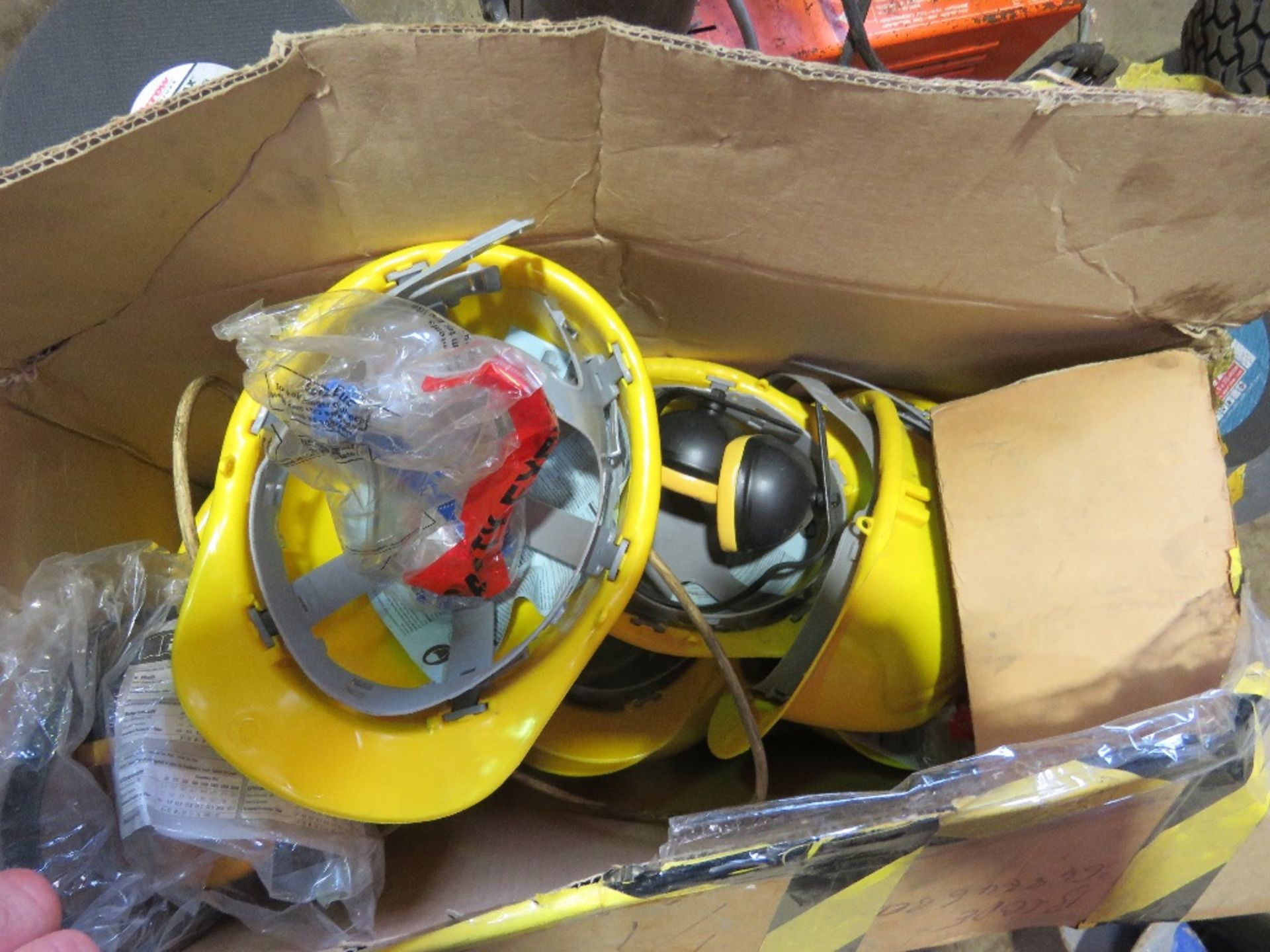 SAFETY EQUIPMENT PLUS A 240VOLT TYRE REGROOVER. SOURCED FROM SITE CLOSURE/CLEARANCE. - Image 3 of 4