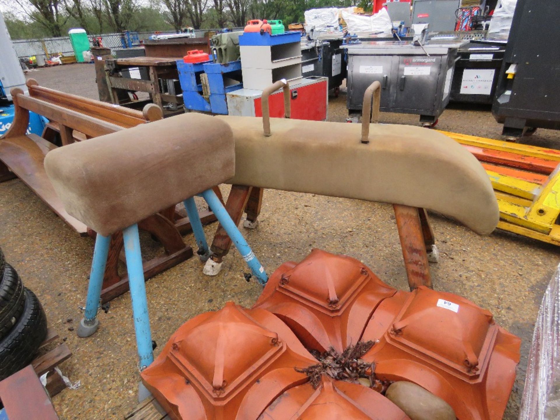 2 X POMMEL HORSES EX SCHOOL GYMNASIUM. - Image 4 of 5