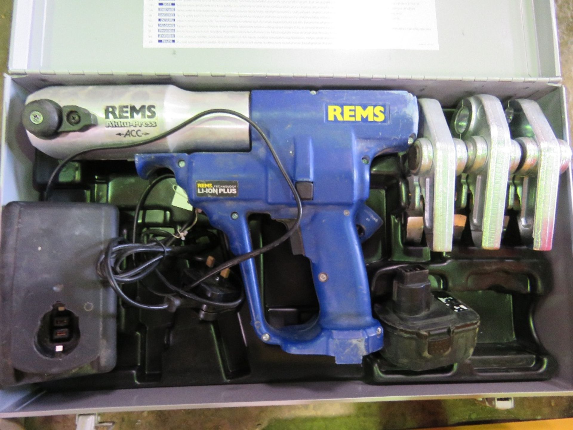 REMS AKKU-PRESS ACC BATTERY POWERED CRIMPING SET IN A CASE. SOURCED FROM LARGE CONSTRUCTION COMPANY - Image 4 of 6