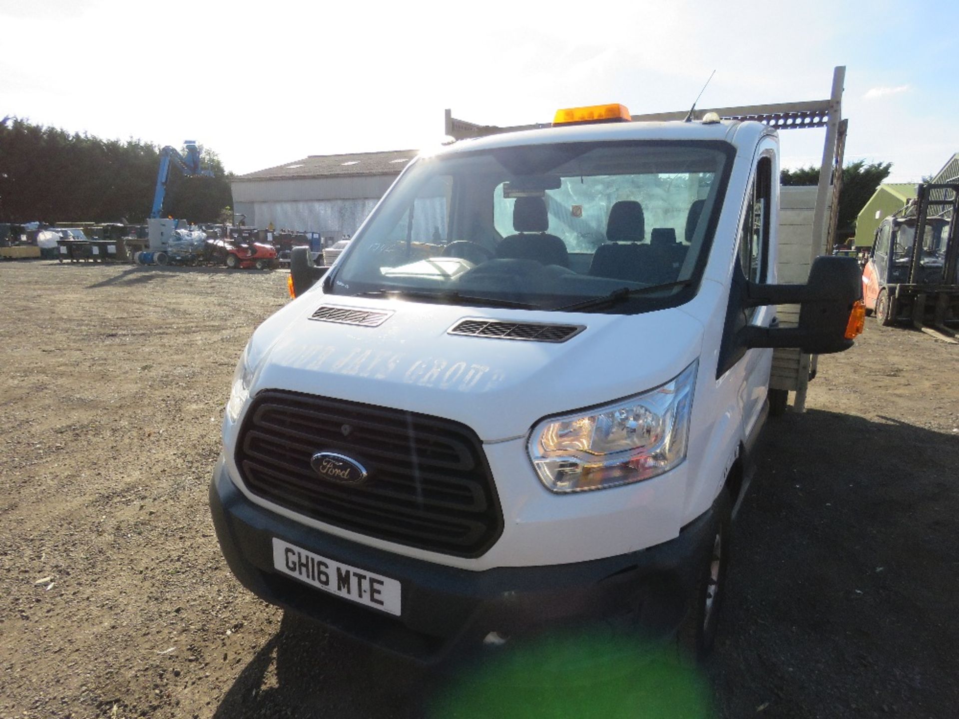 FORD TRANSIT 350 FLAT BED PICKUP TRUCK WITH REAR TAIL LIFT REG:GH16 MTE. WITH V5, OWNED BY VENDOR FR - Image 4 of 13