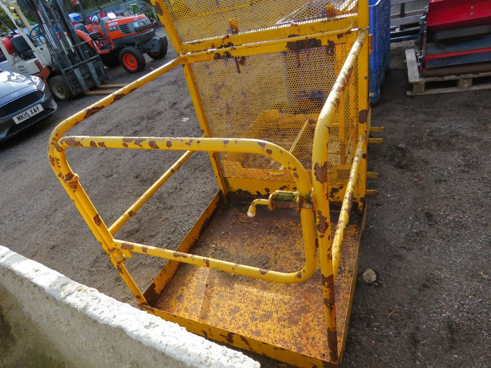 FORKLIFT MOUNTED MANCAGE, FOLDING TOP - Image 4 of 4