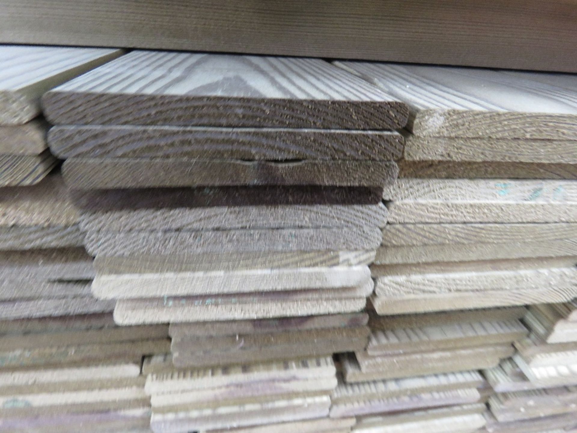 LARGE PACK OF PRESSURE TREATED HIT AND MISS FENCE CLADDING TIMBER BOARDS. 1.75M LENGTH X 100MM WIDTH - Image 3 of 3