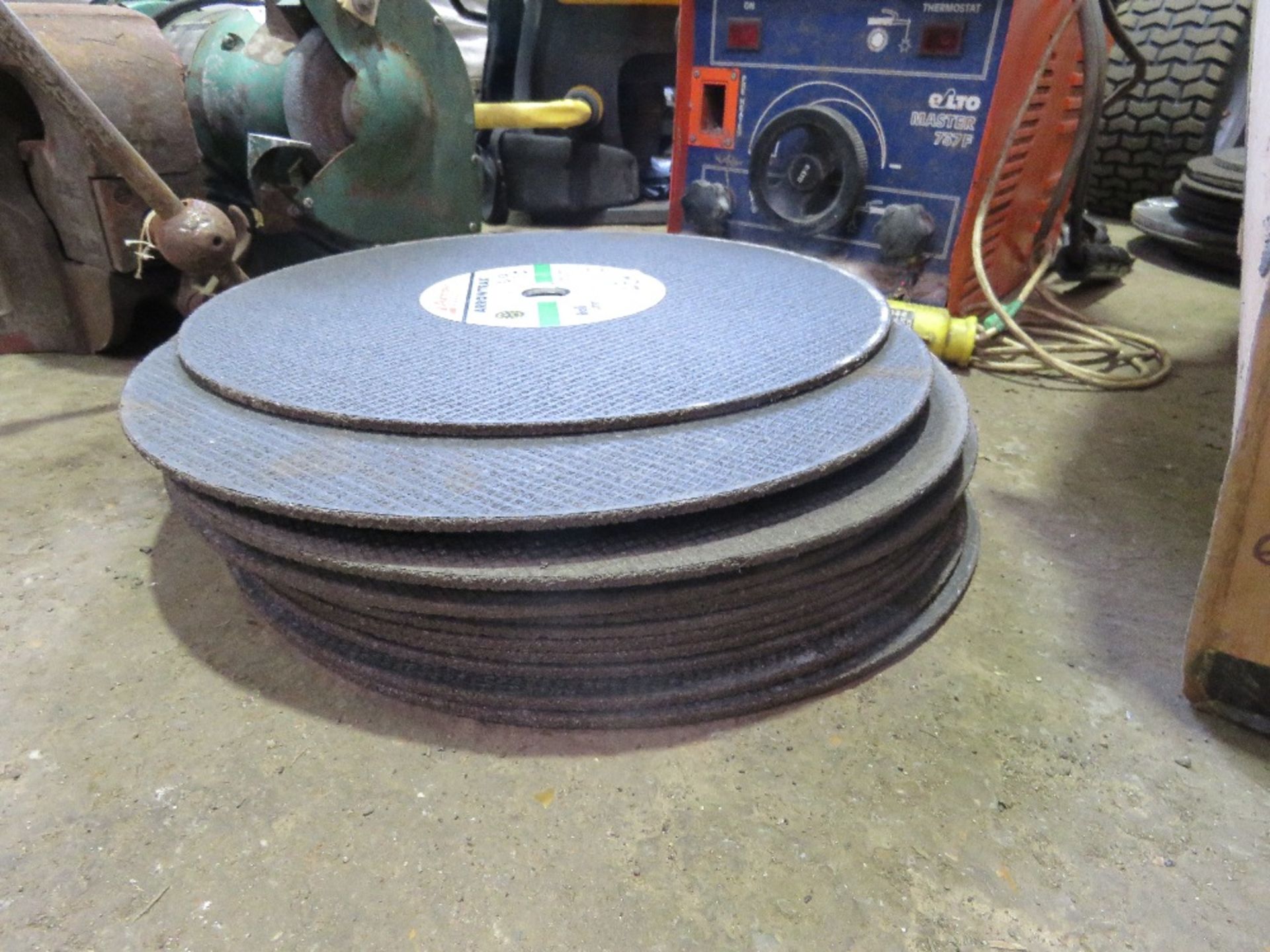 QUANTITY OF METAL CUTTING DISCS 356X4 SUITABLE FOR RAIL CUTTING. SOURCED FROM SITE CLOSURE/CLEARANCE - Image 2 of 2