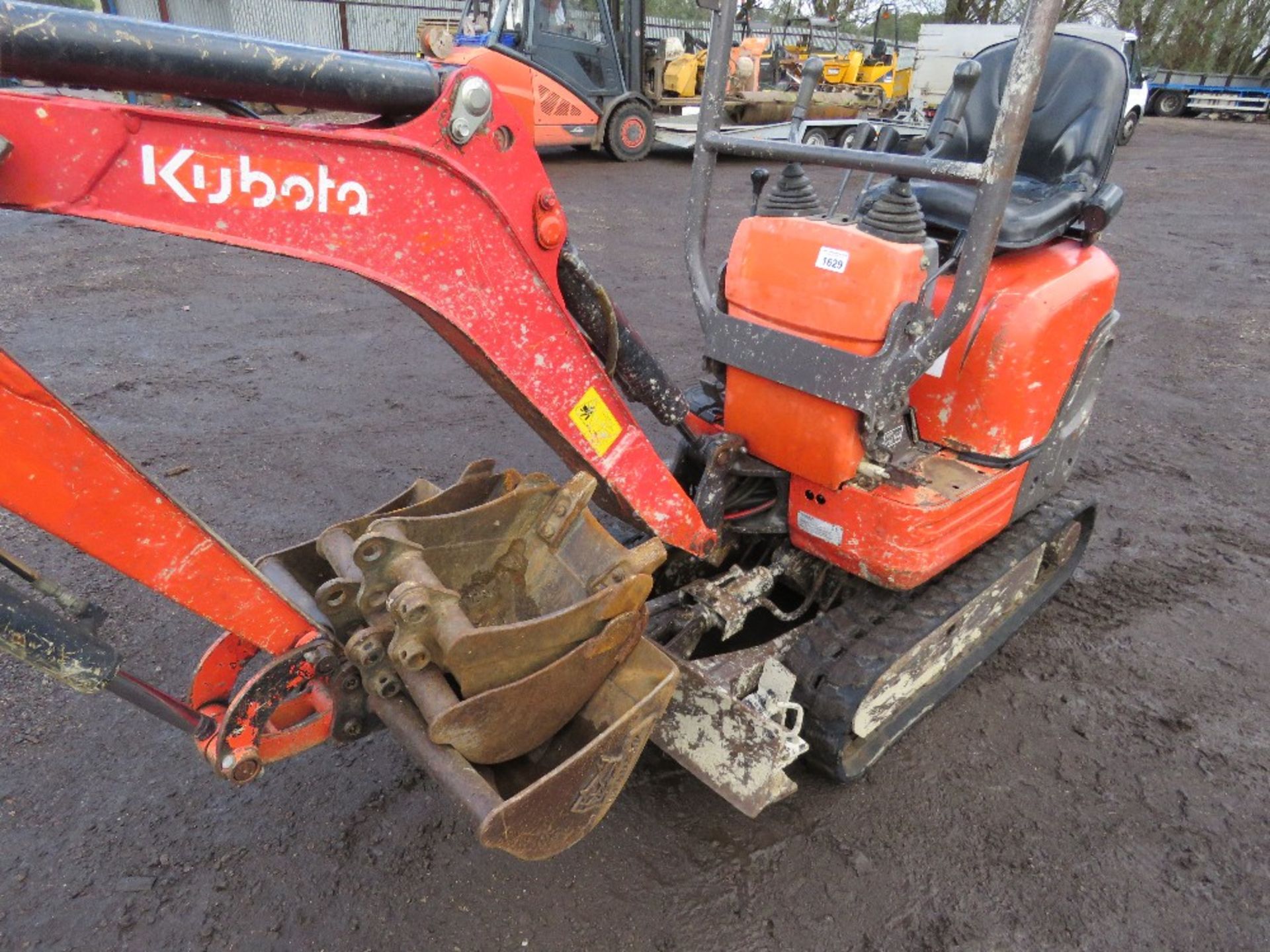 KUBOTA U10-3 MICRO EXCAVATOR WITH 3NO BUCKETS. 2816 REC HOURS. YEAR 2016 BUILD. SN:2816. DIRECT FROM