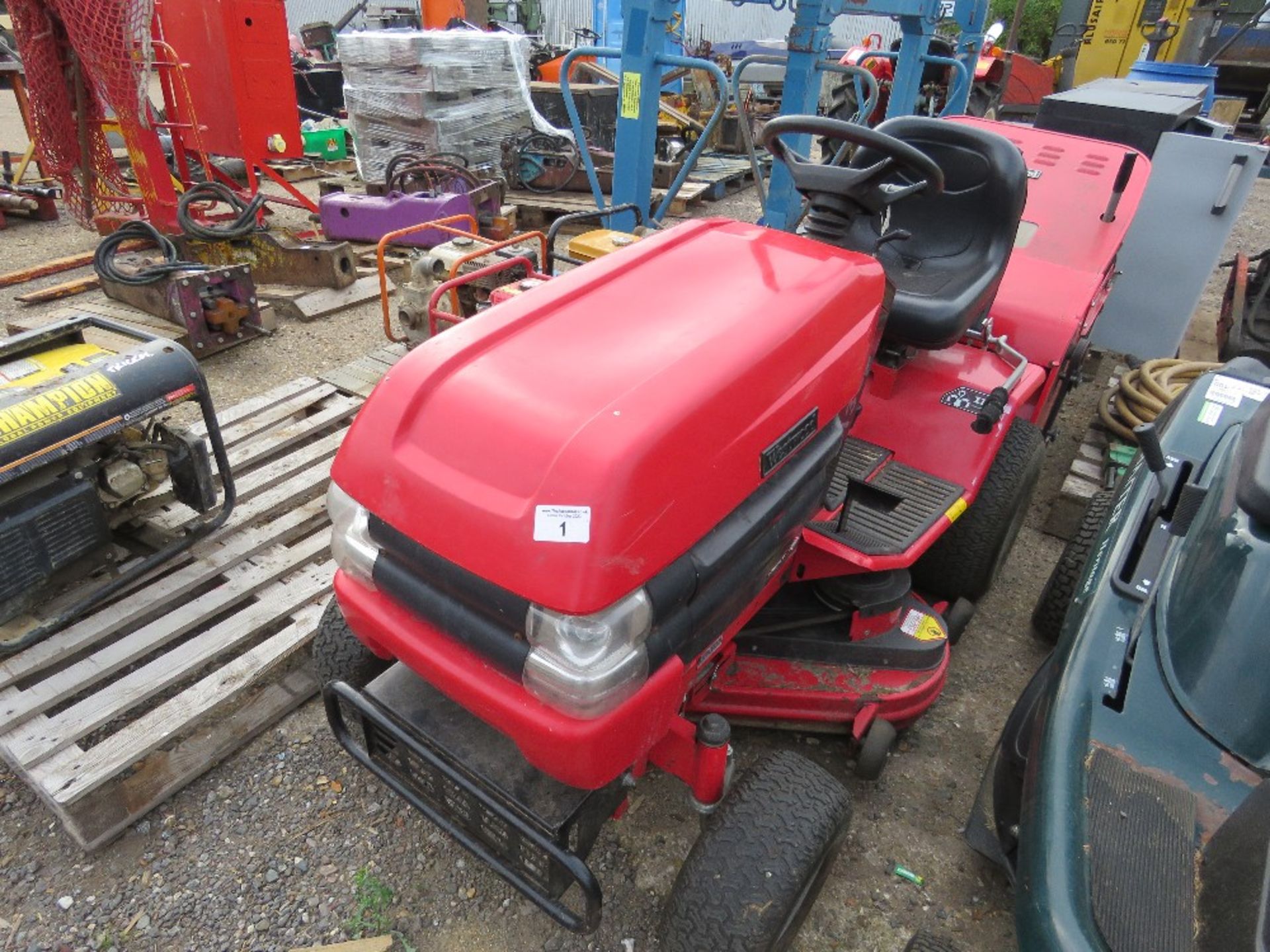 WESTWOOD S1300 RIDE ON MOWER WITH COLLECTOR. WHEN TESTED WAS SEEN TO RUN, DRIVE AND MOWERS ENGAGED. - Image 2 of 6