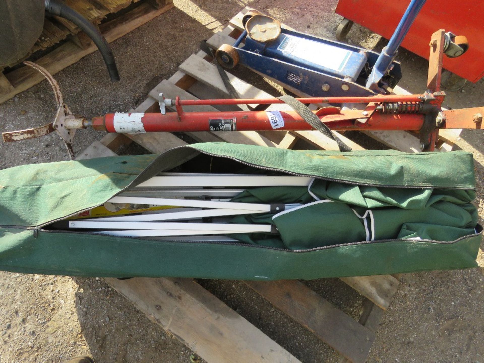 TROLLEY JACK, TRANSMISSION JACK AND WORK TENT. THIS LOT IS SOLD UNDER THE AUCTIONEERS MARGIN SCH - Image 4 of 4
