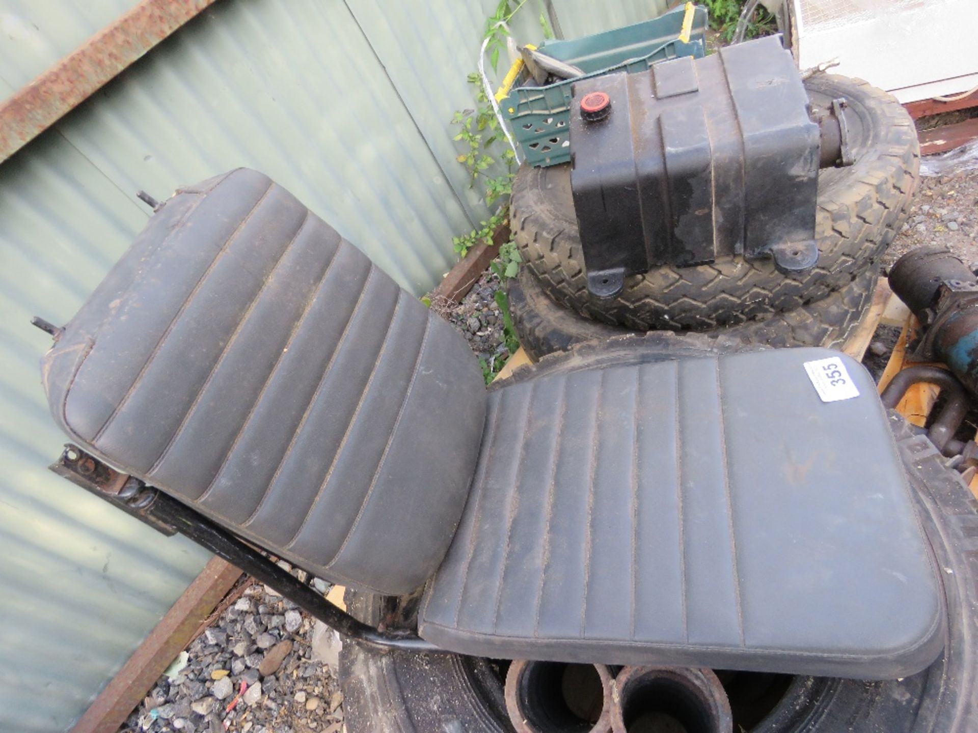 ASSORTED LANDROVER SPARES INCLUDING WHEELS, PLUS A HYDRAULIC PUMP UNIT. THIS LOT IS SOLD UNDER T - Image 4 of 8