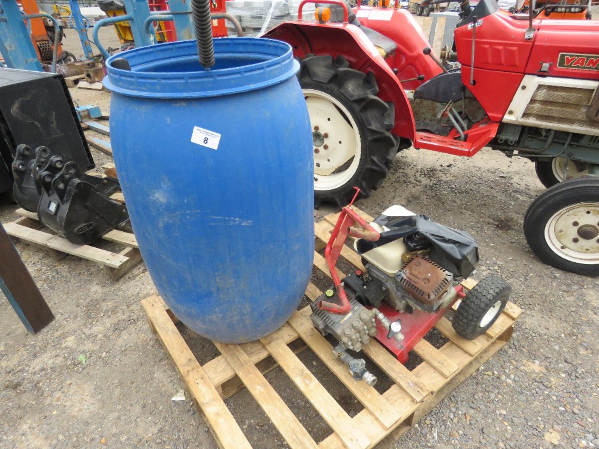 PETROL ENGINED POWER WASHER PLUS ATTACHMENTS. THIS LOT IS SOLD UNDER THE AUCTIONEERS MARGIN SCHEME