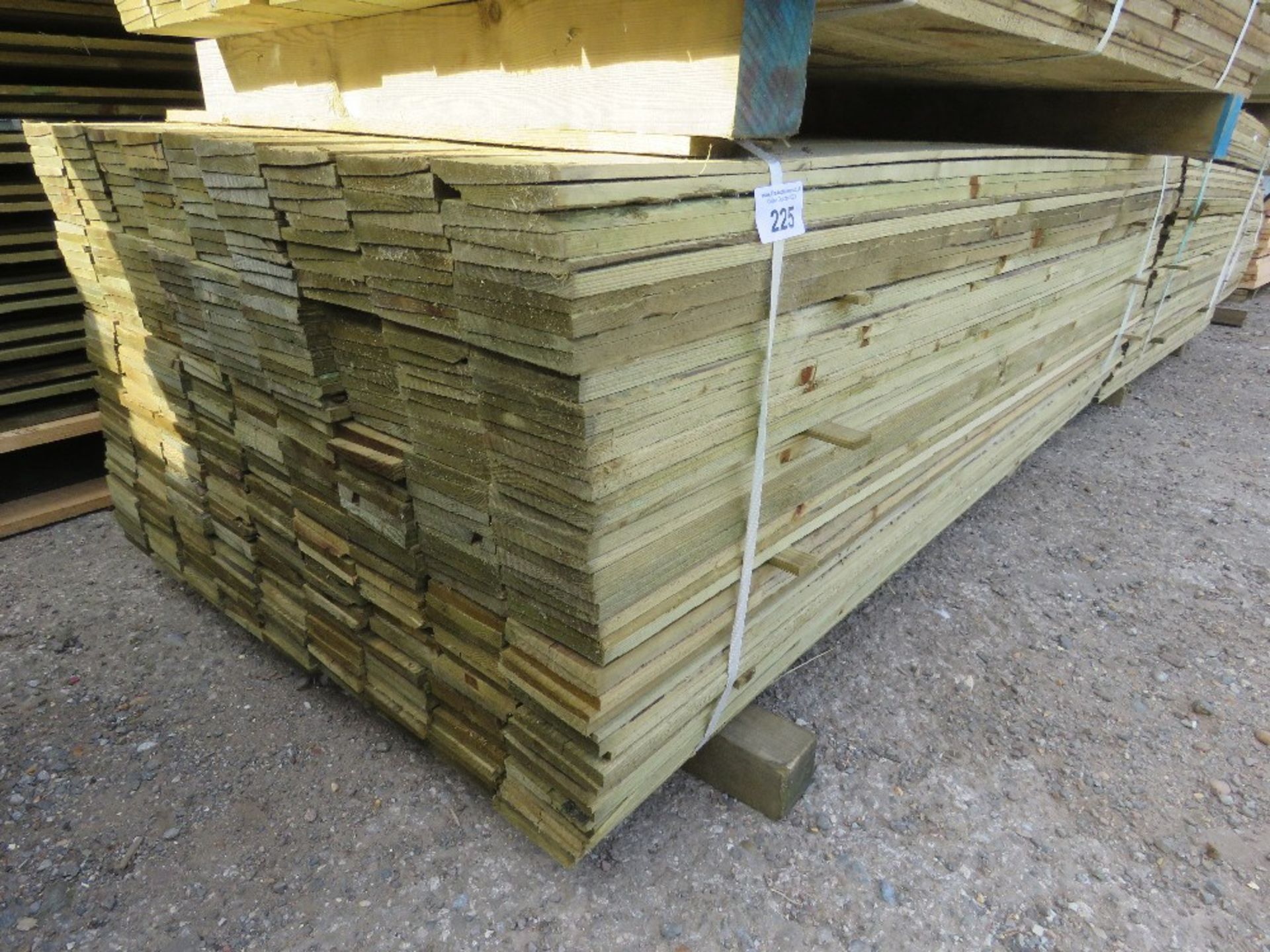 LARGE PACK OF PRESSURE TREATED FEATHER EDGE FENCE CLADDING TIMBER BOARDS. 1.8M LENGTH X 100MM WIDTH