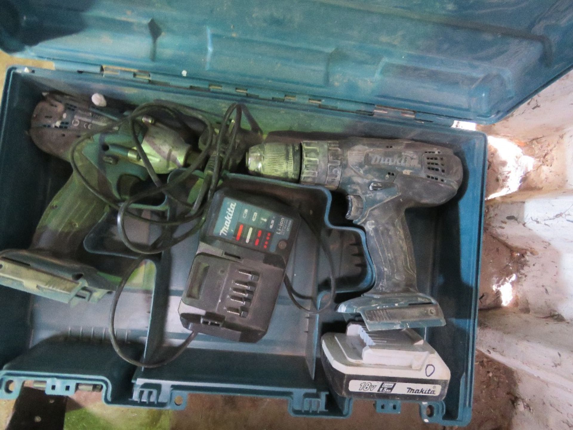 MAKITA BATTERY DRILL SET THIS LOT IS SOLD UNDER THE AUCTIONEERS MARGIN SCHEME, THEREFORE NO VAT W