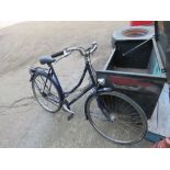 BATAUUS LARGE SIZED CITY BICYCLE, BELIEVED TO BE DUTCH. THIS LOT IS SOLD UNDER THE AUCTIONEERS MA