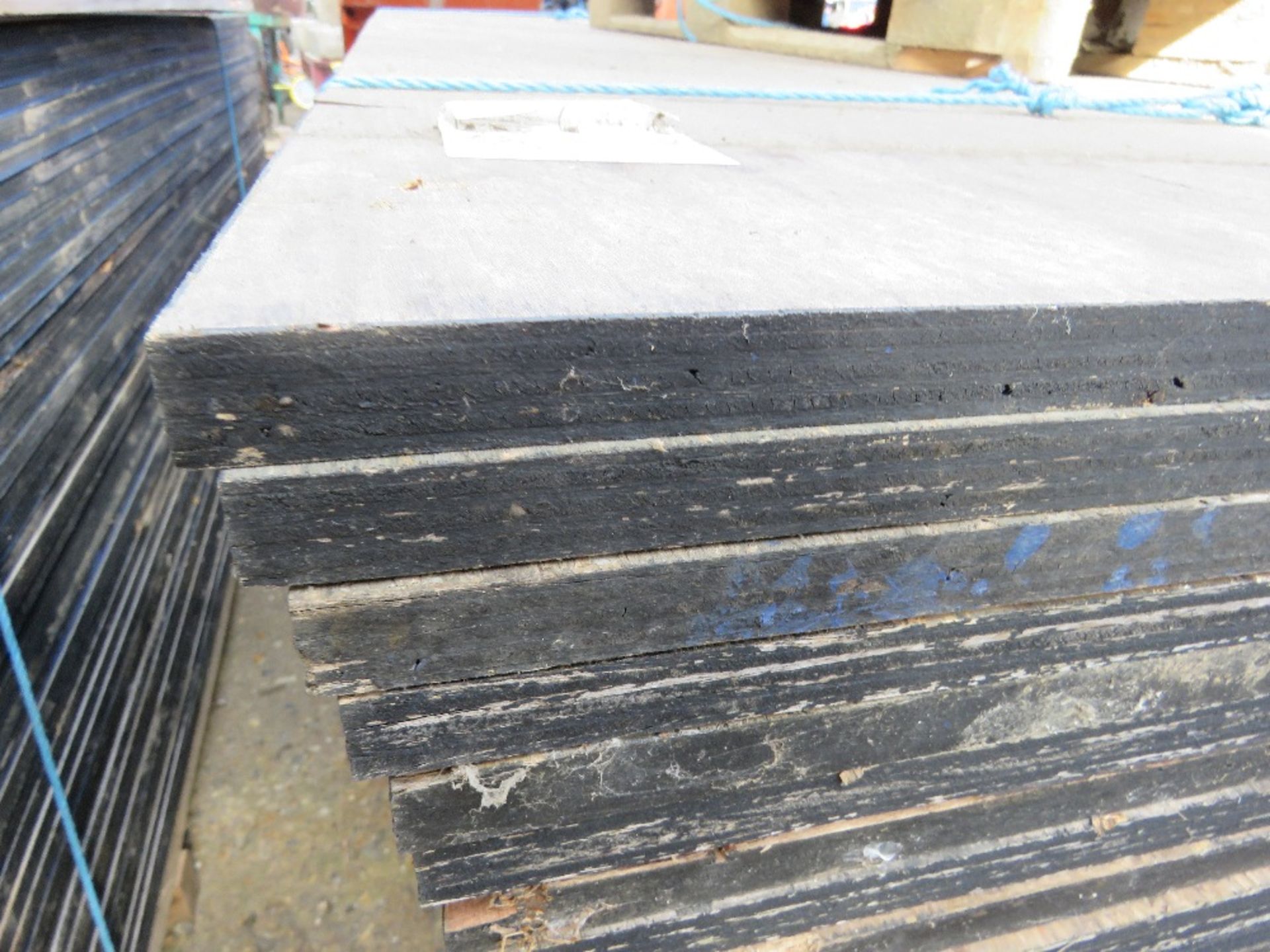 BUNDLE OF 40NO SHEETS OF 18MM PLYWOOD, BLUE PAINTED ON ONE SITE, DIRECT FROM SITE CLEARANCE. THI - Image 3 of 3
