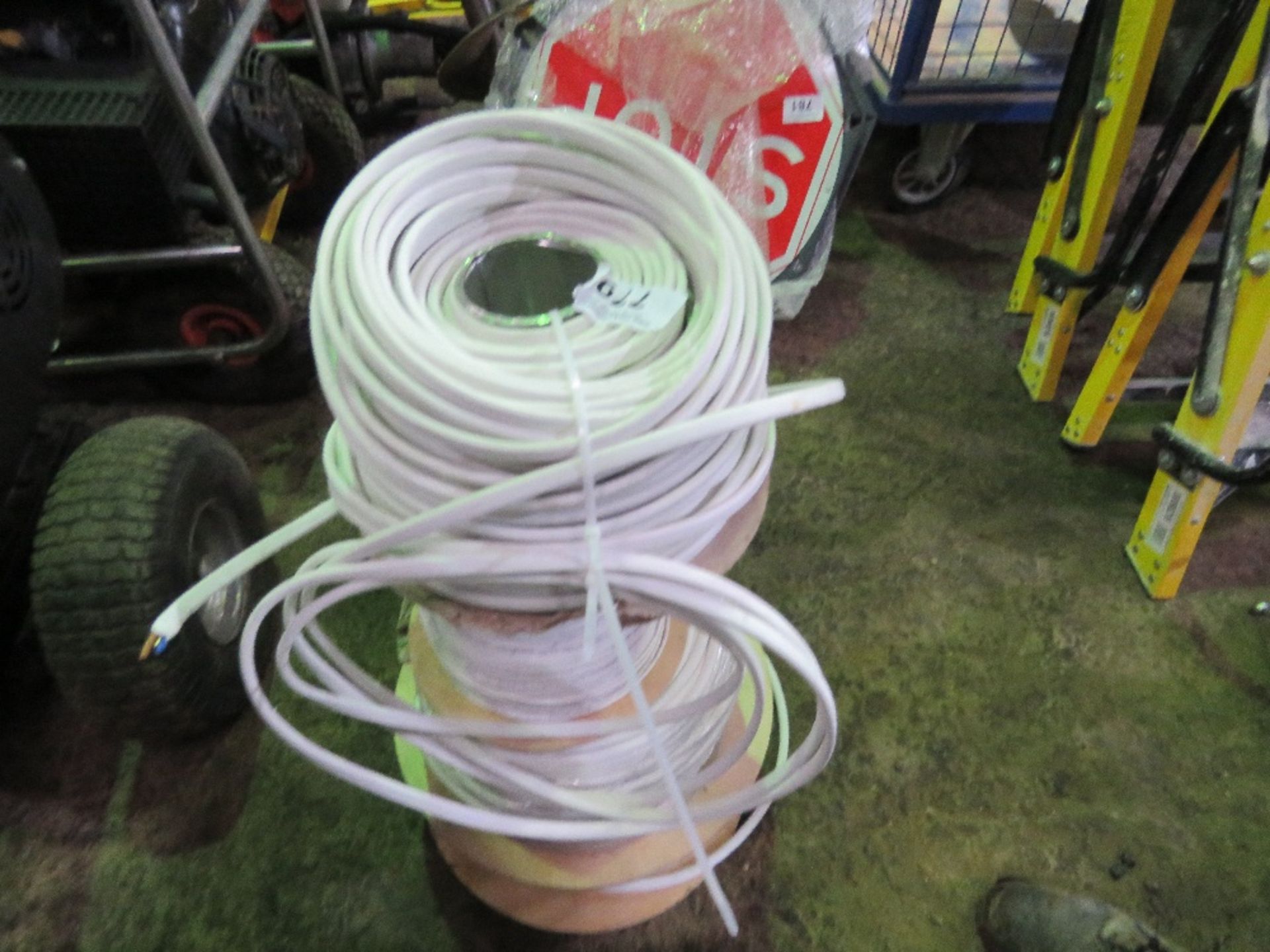 4X ROLLS OF WHITE WIRE SOURCED FROM LARGE CONSTRUCTION COMPANY LIQUIDATION. - Image 2 of 3