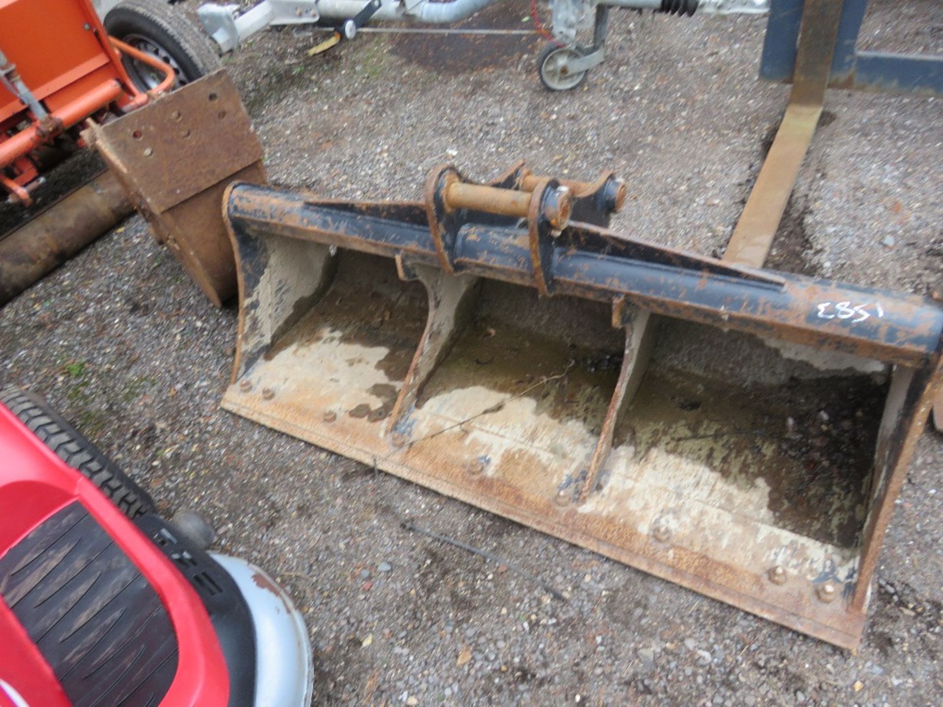 2X EXCAVATOR BUCKETS ON 45MM PINS. THIS LOT IS SOLD UNDER THE AUCTIONEERS MARGIN SCHEME, THEREFO